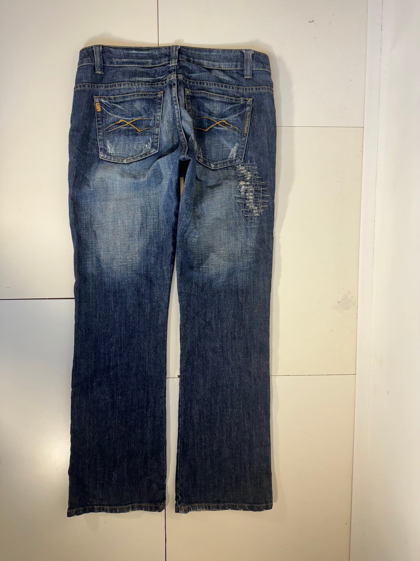 Utsvängda jeans stl: M