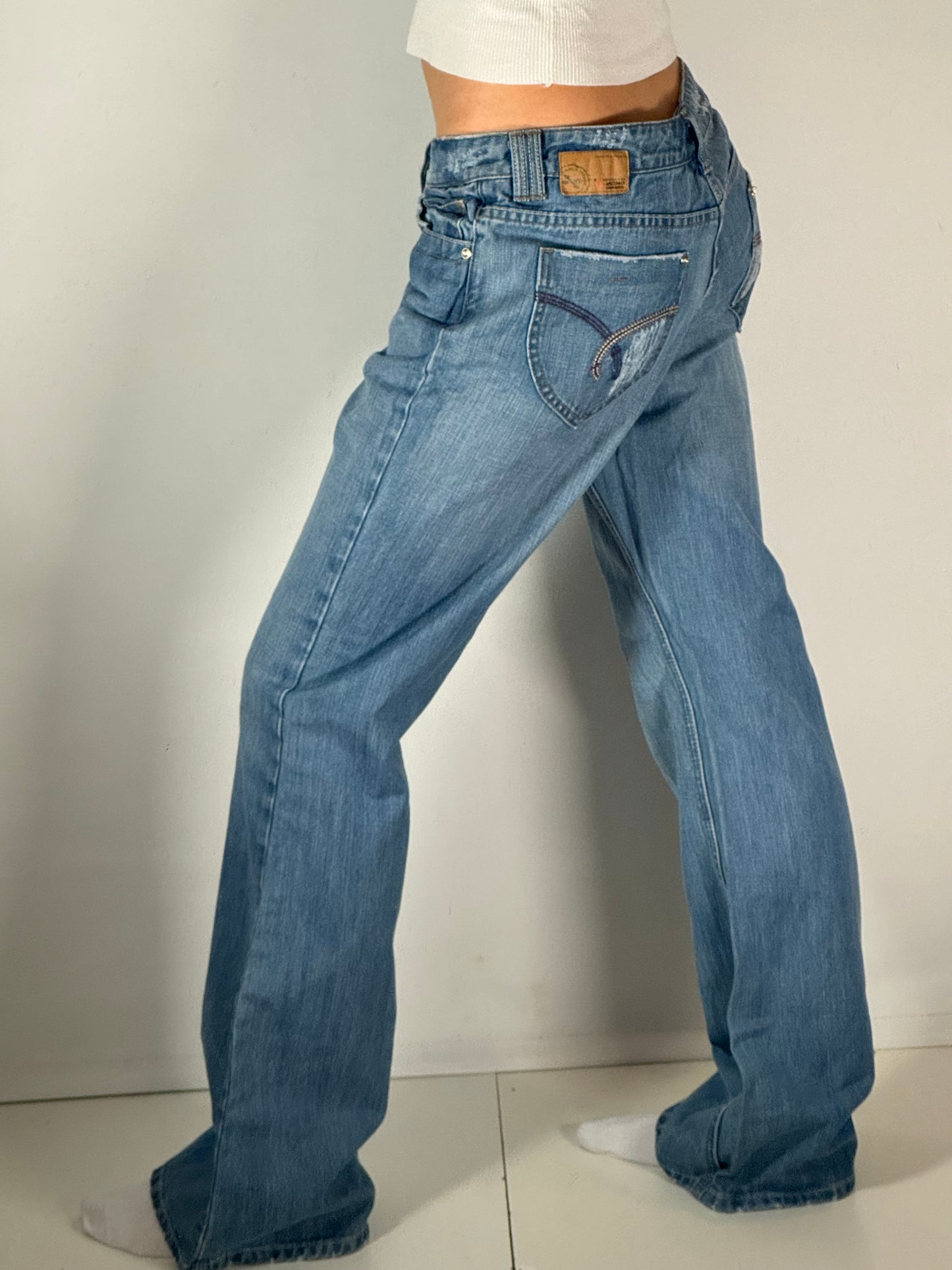 Utsvängda jeans stl: M