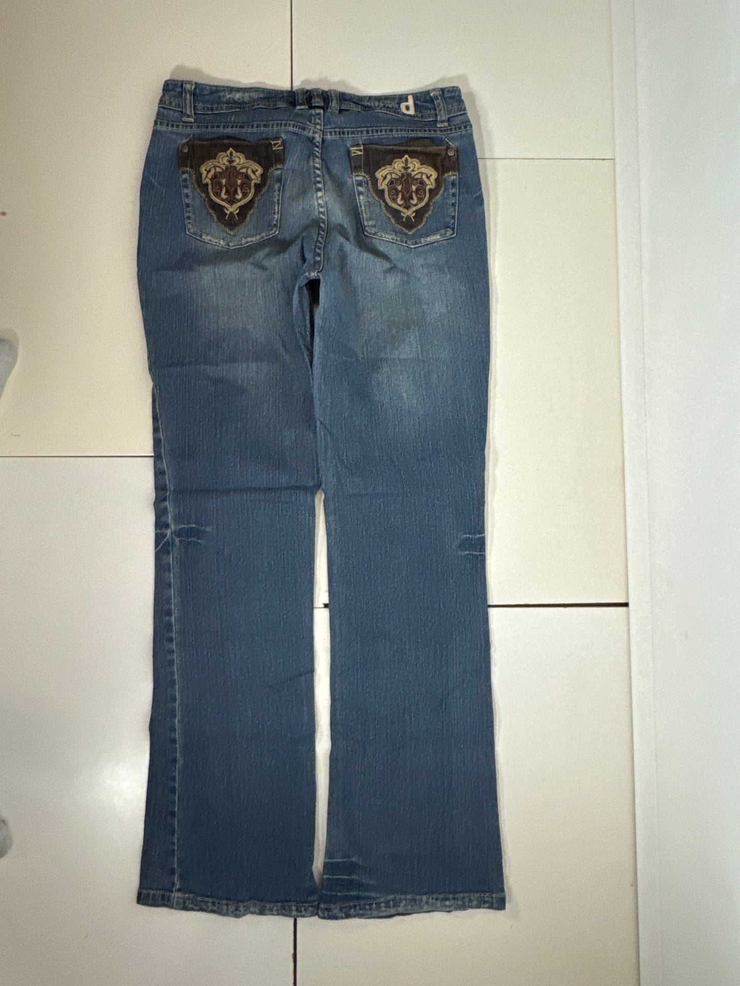 Utsvängda jeans stl: S