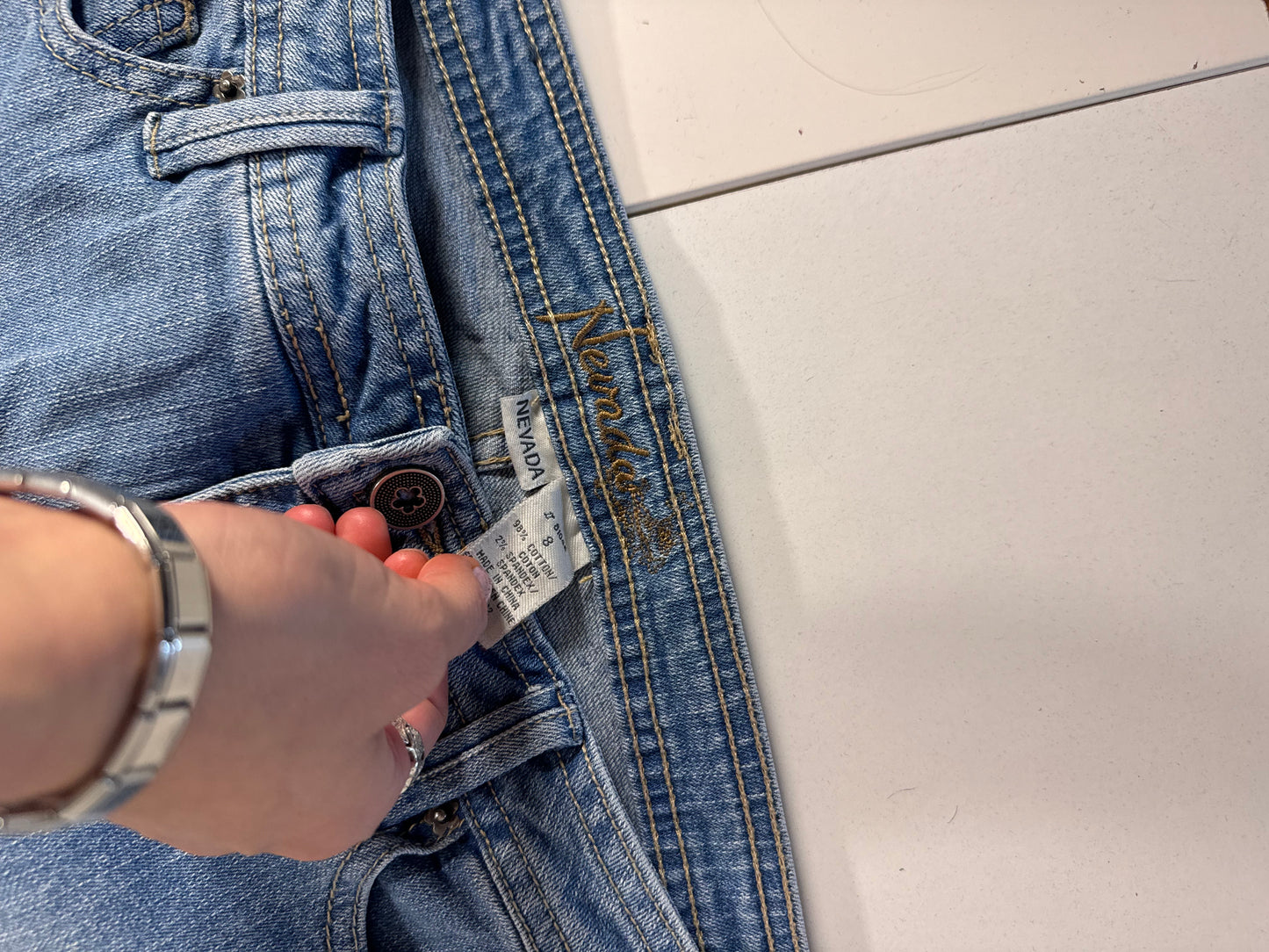 Utsvängda jeans stl: M