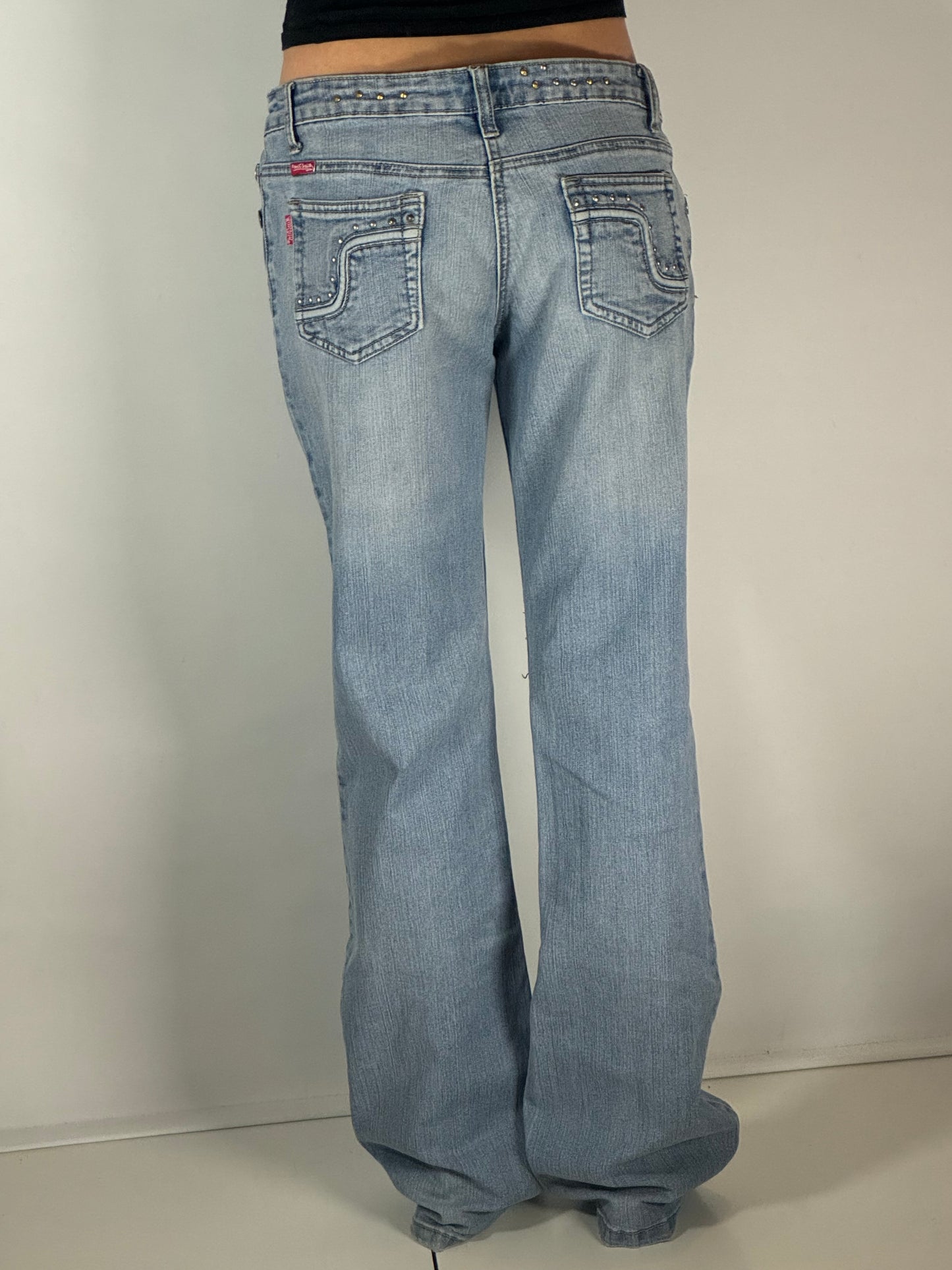 Utsvängda jeans stl: M