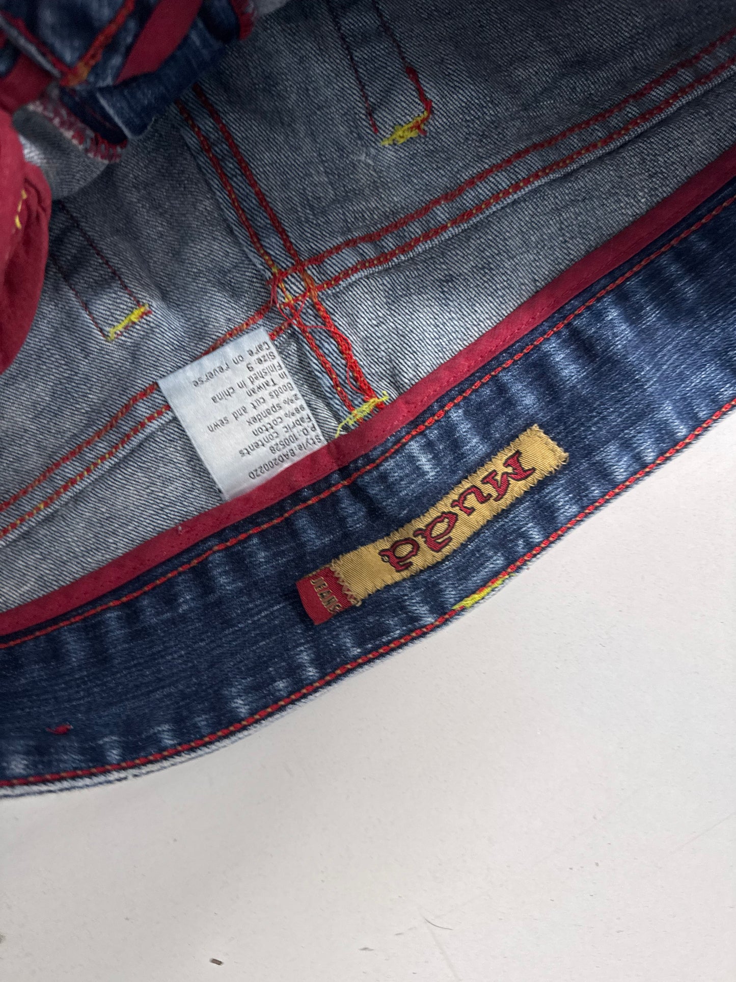 Utsvängda jeans stl: M