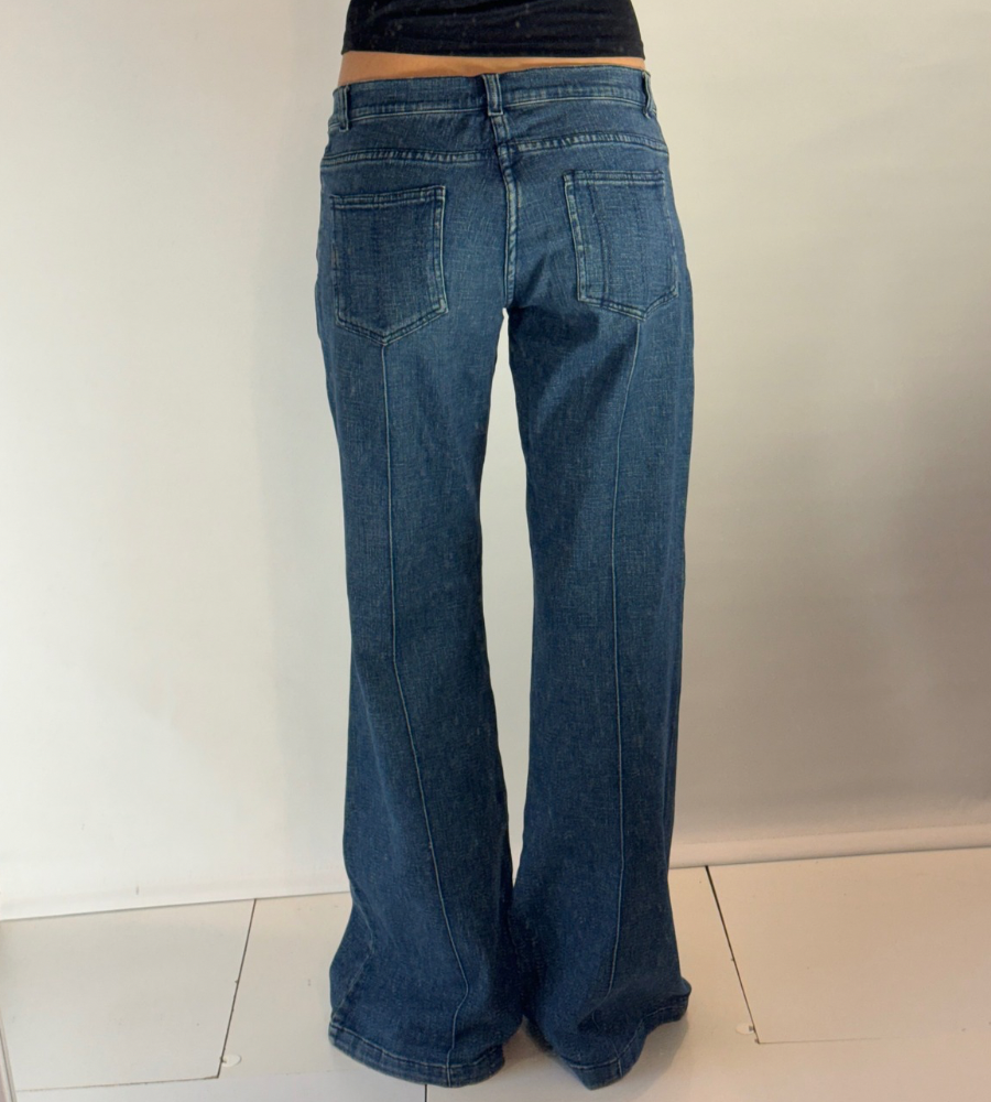Utsvängda jeans–stl: S