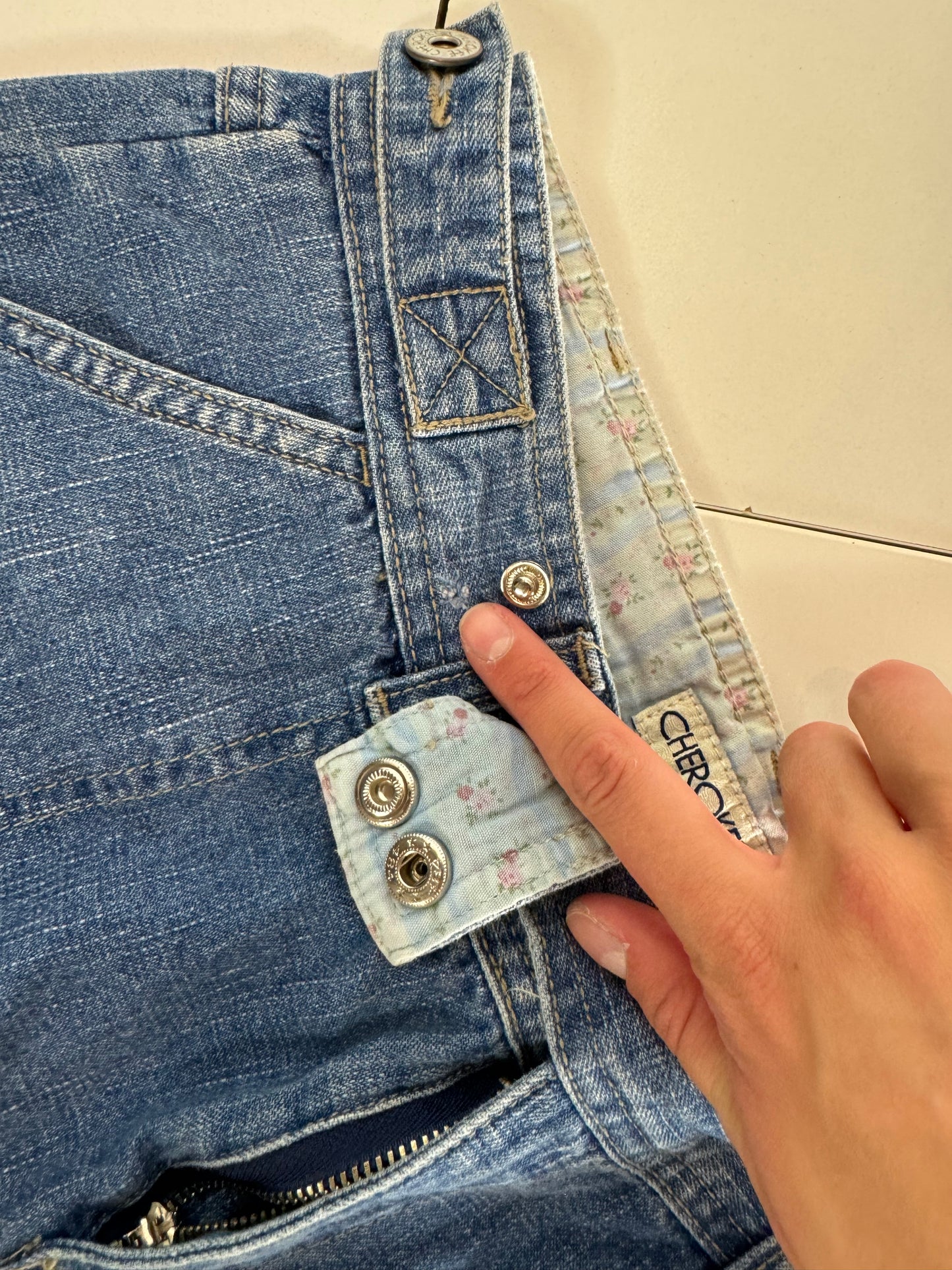 Utsvängda jeans stl: S
