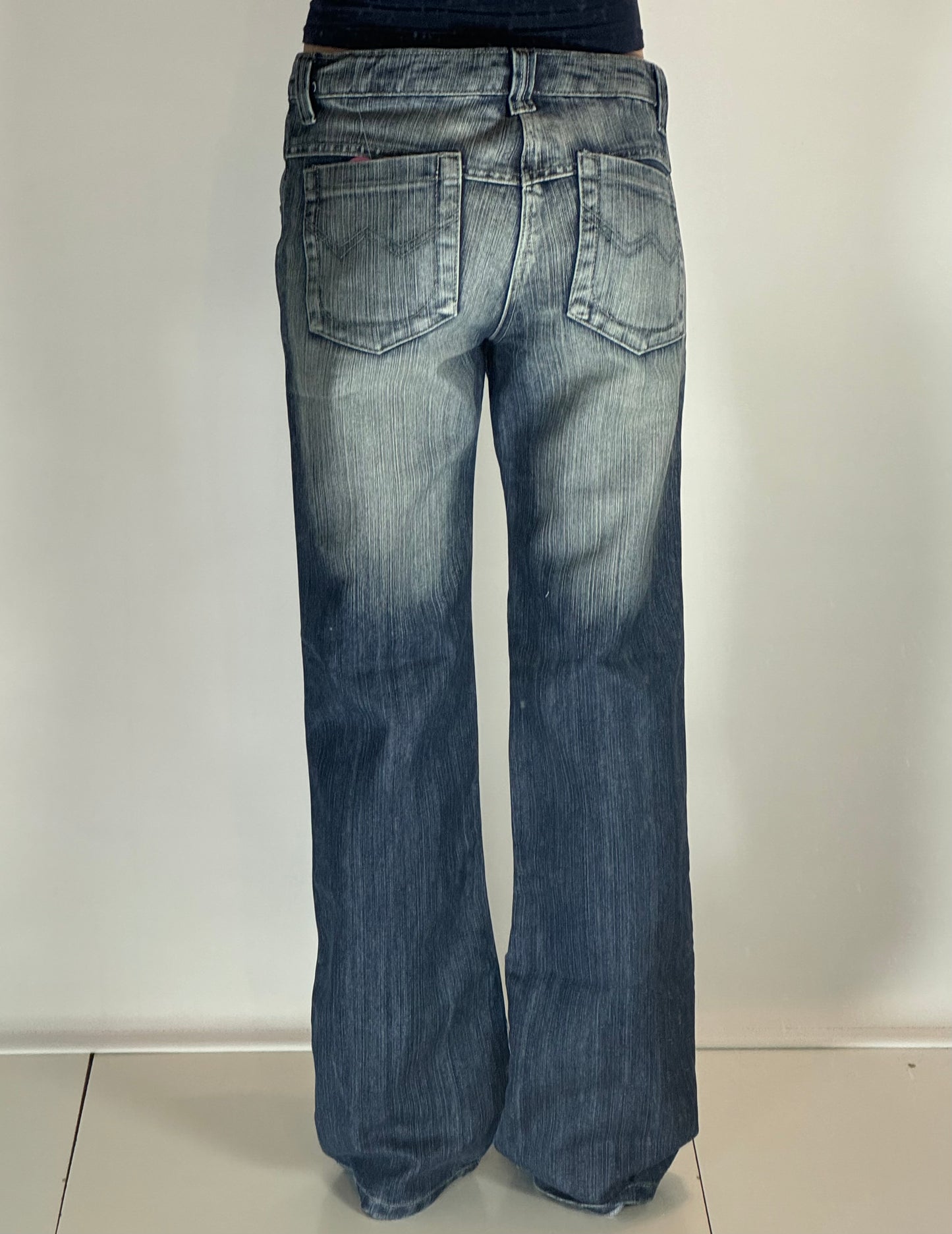 Utvängda jeans stl: S