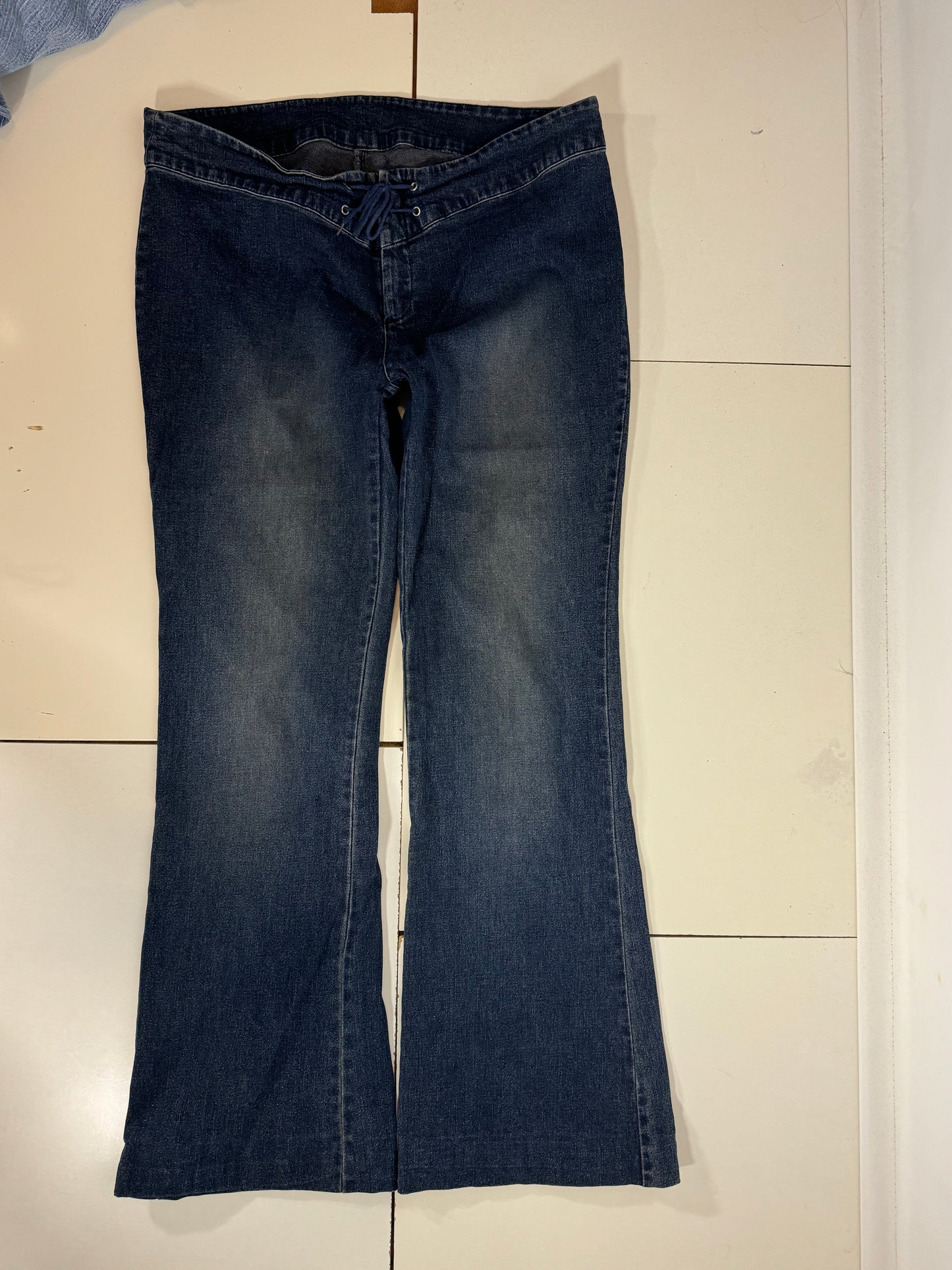 Utsvängda jeans stl: XL