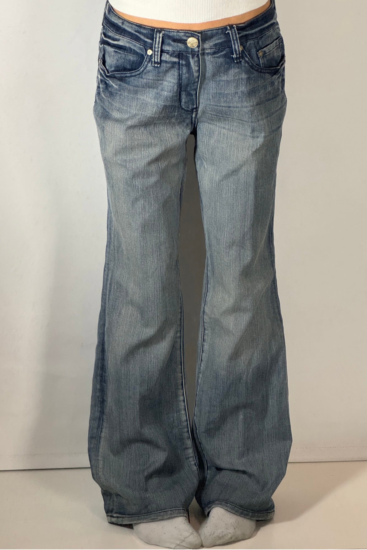 Utsvängda jeans stl: S