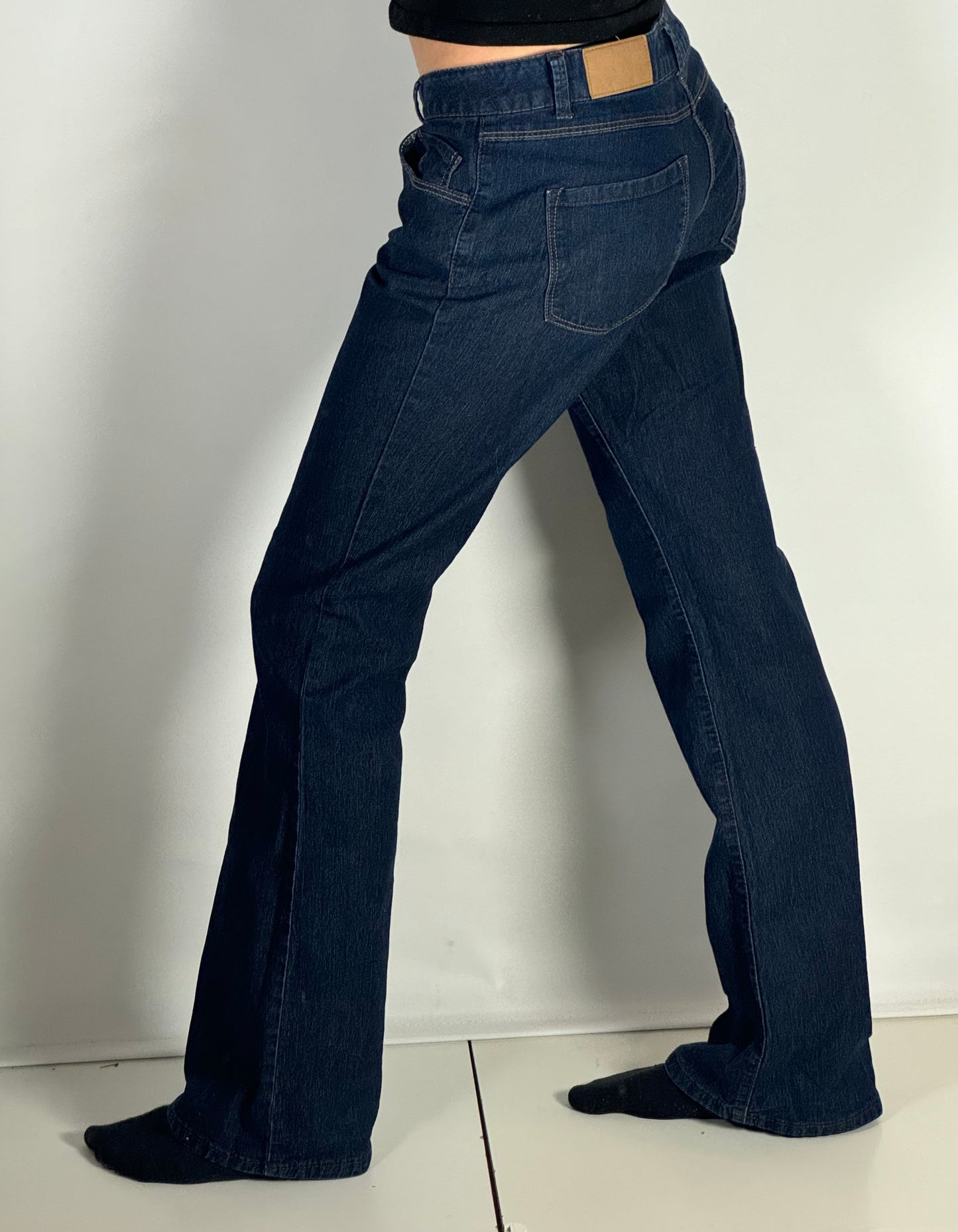 Utsvängda jeans stl: M