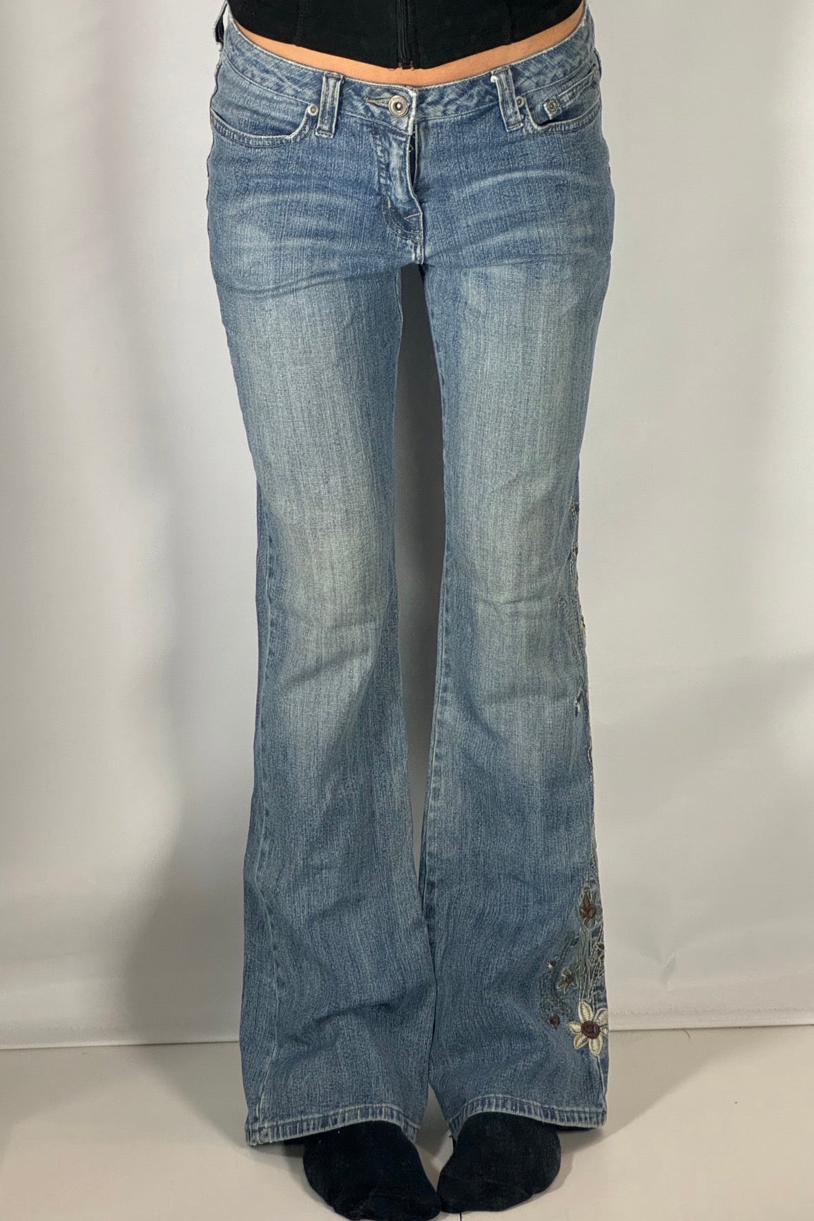 Utsvängda jeans stl: S