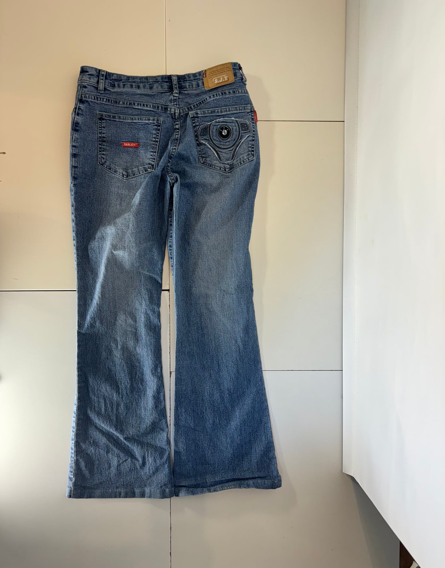 Utsvängda jeans stl: S