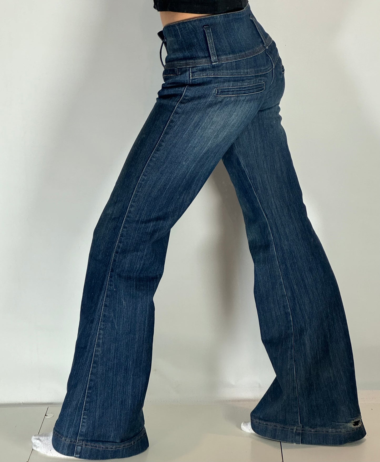 Utsvängda jeans stl: S