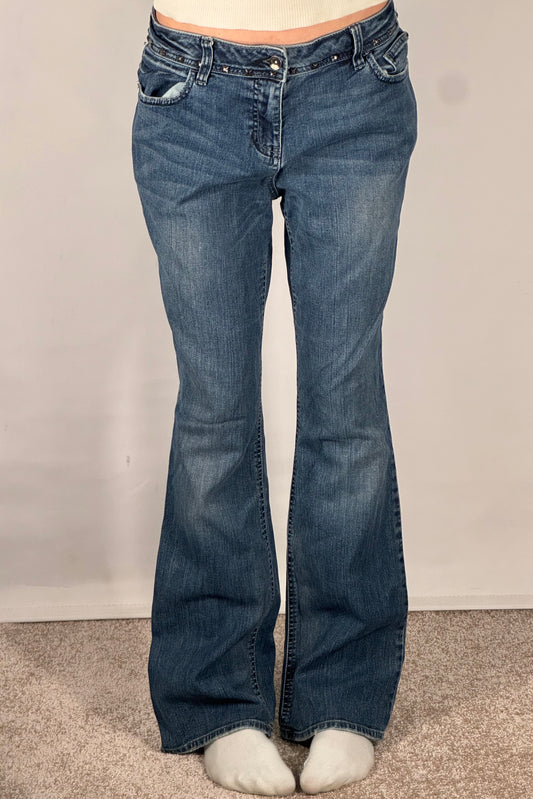 Utsvängda jeans stl: L