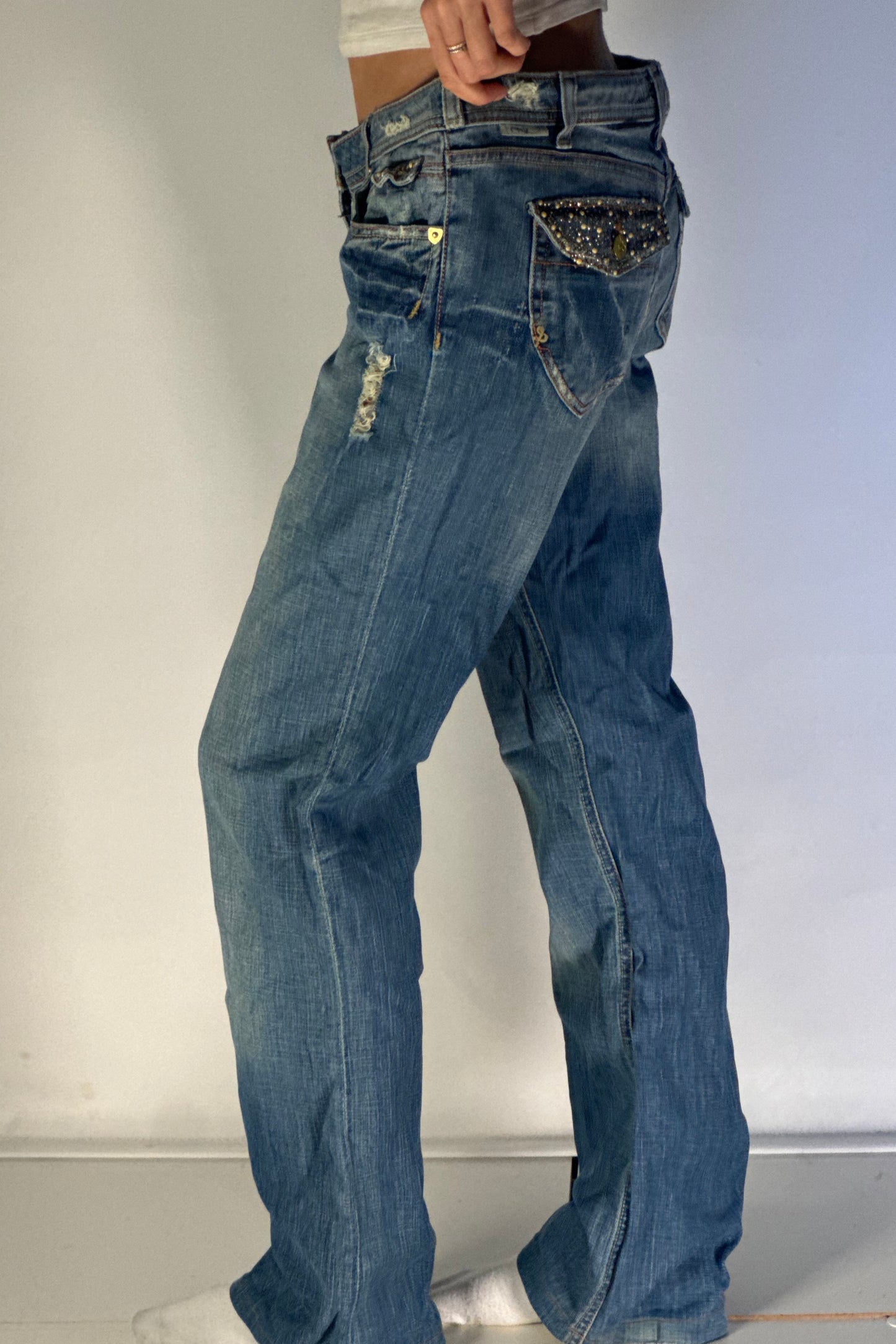Utsvängda jeans stl: M