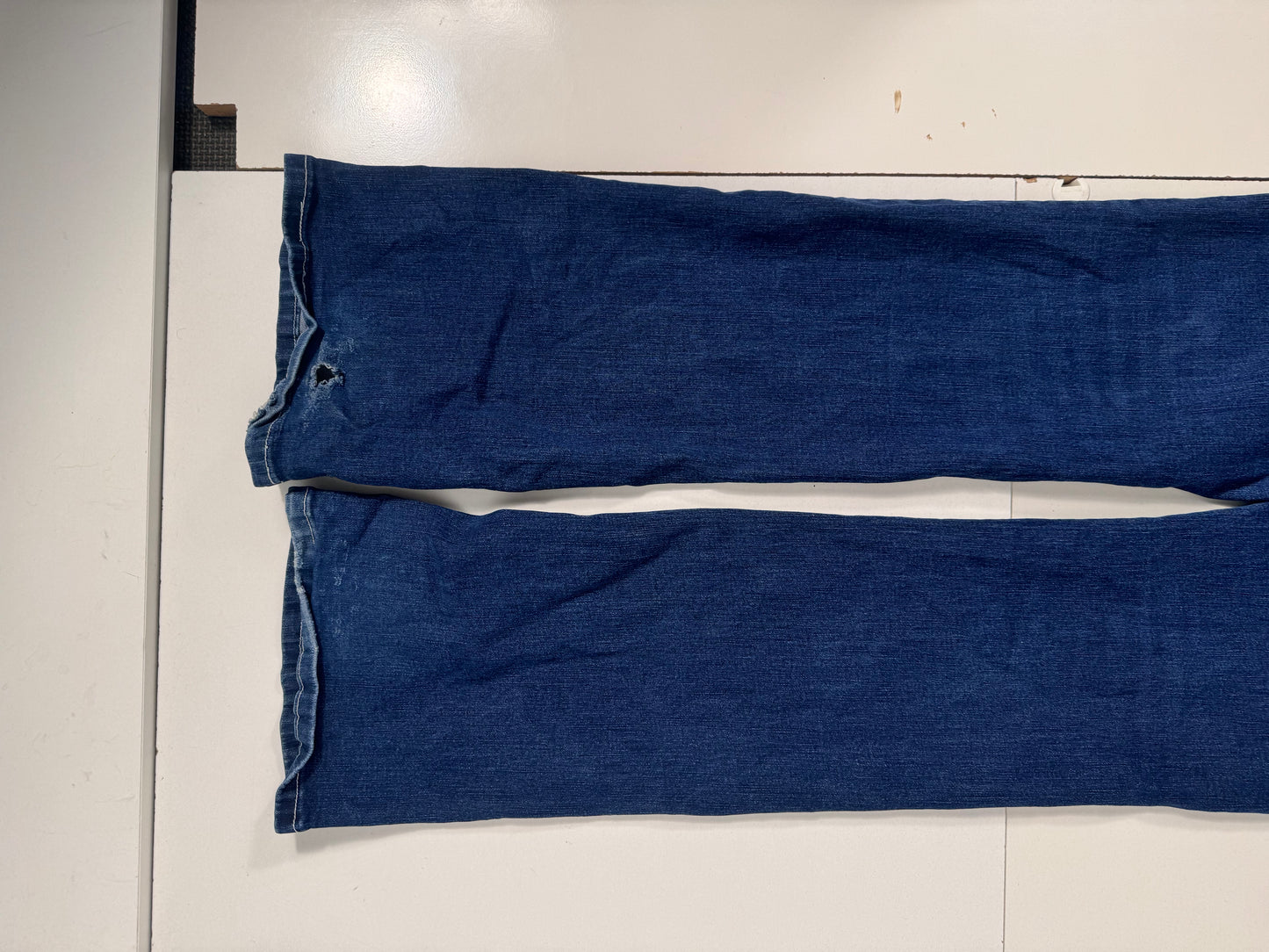 Utsvängda jeans stl: M
