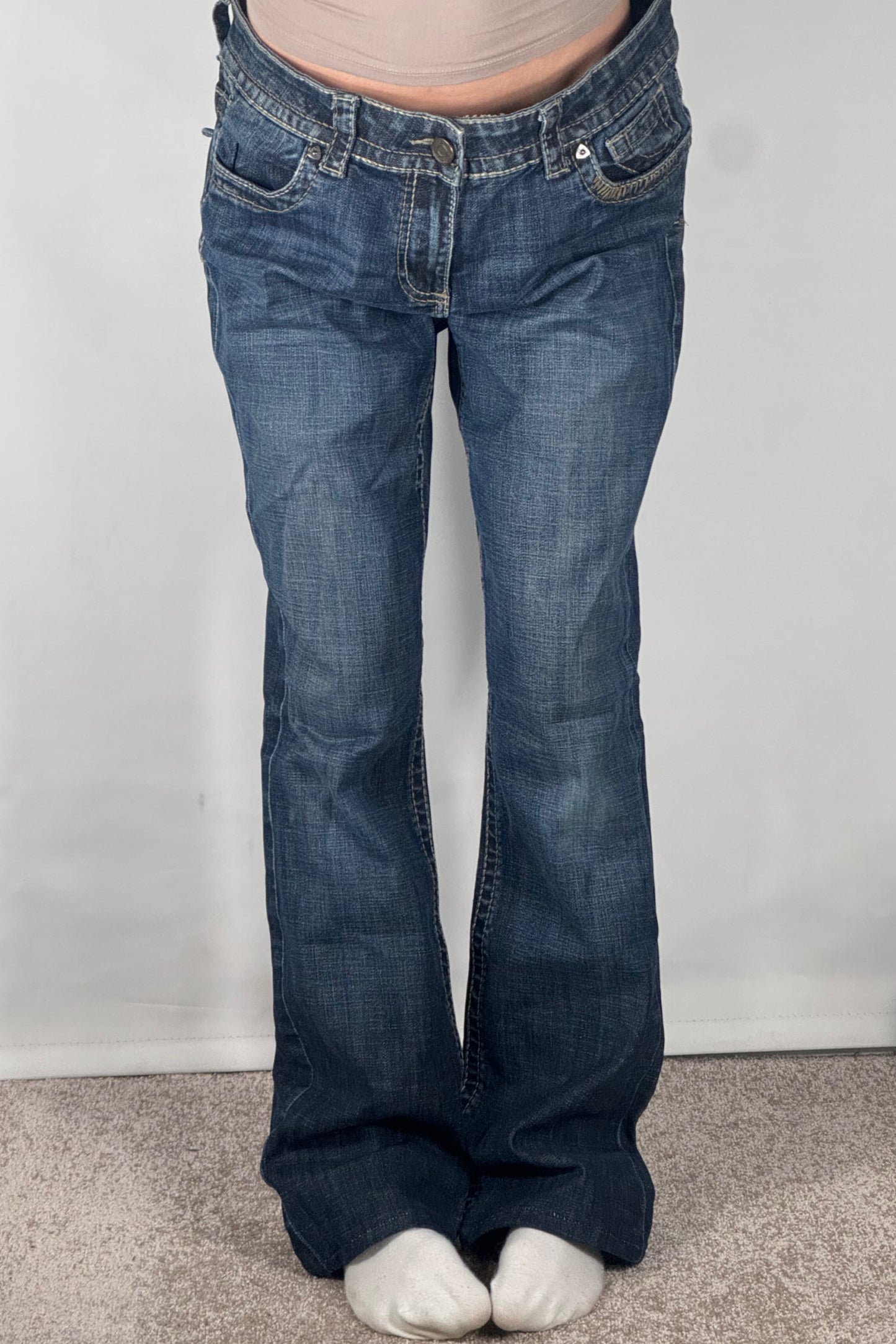 Utsvängda jeans stl: L