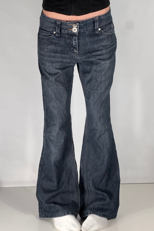 Utsvängda jeans stl: S