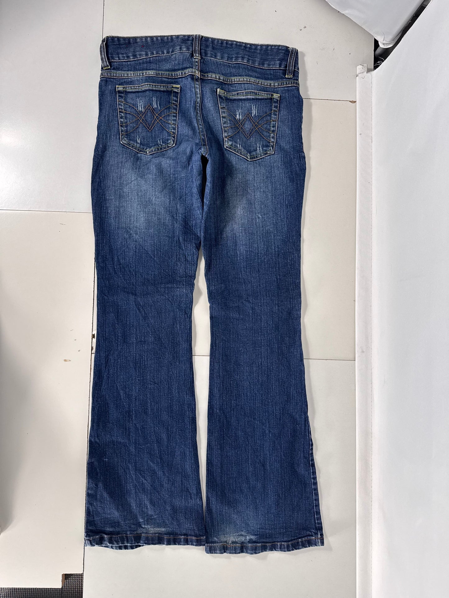 Utsvängda jeans stl: M
