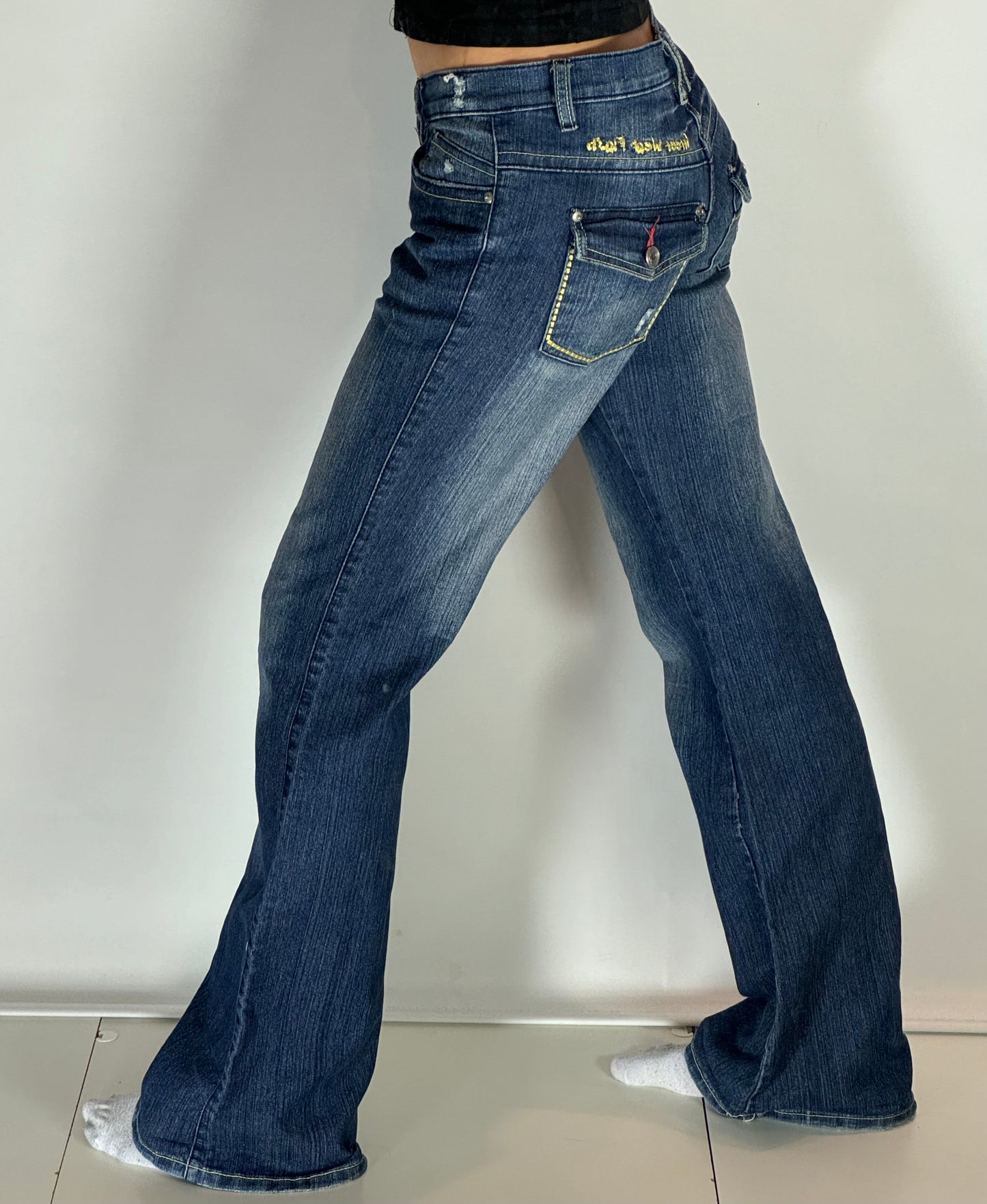 Utsvängda jeans stl: S