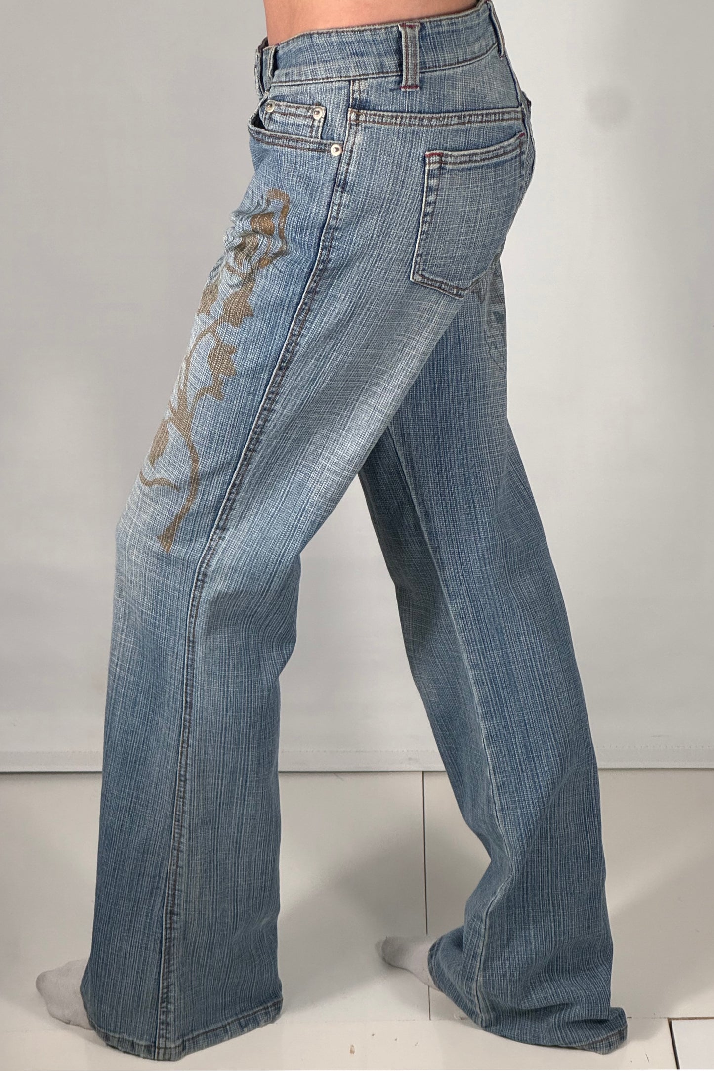 Utsvängda jeans stl: S