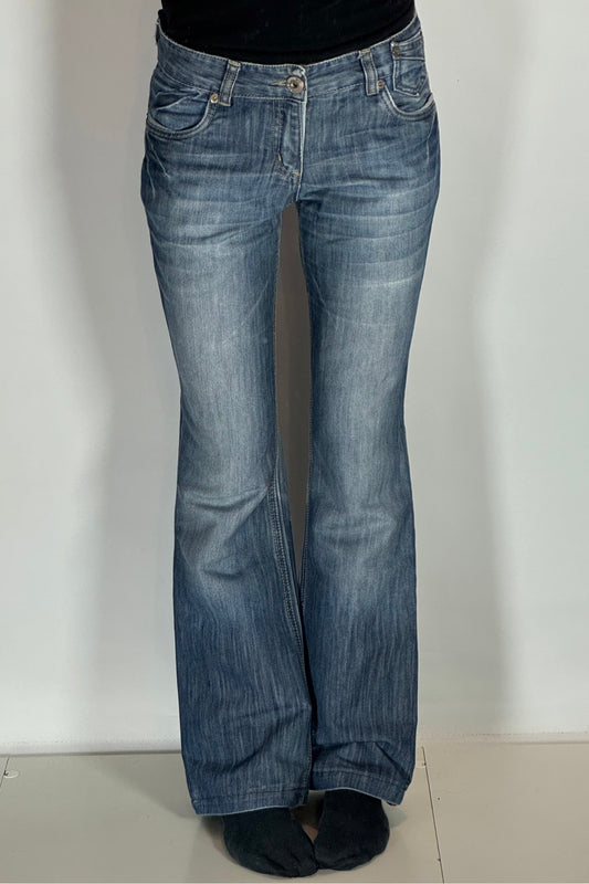 Utsvängda jeans stl: S