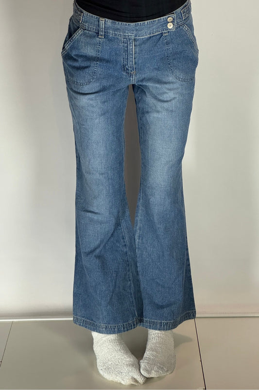 Utsvängda jeans stl: S