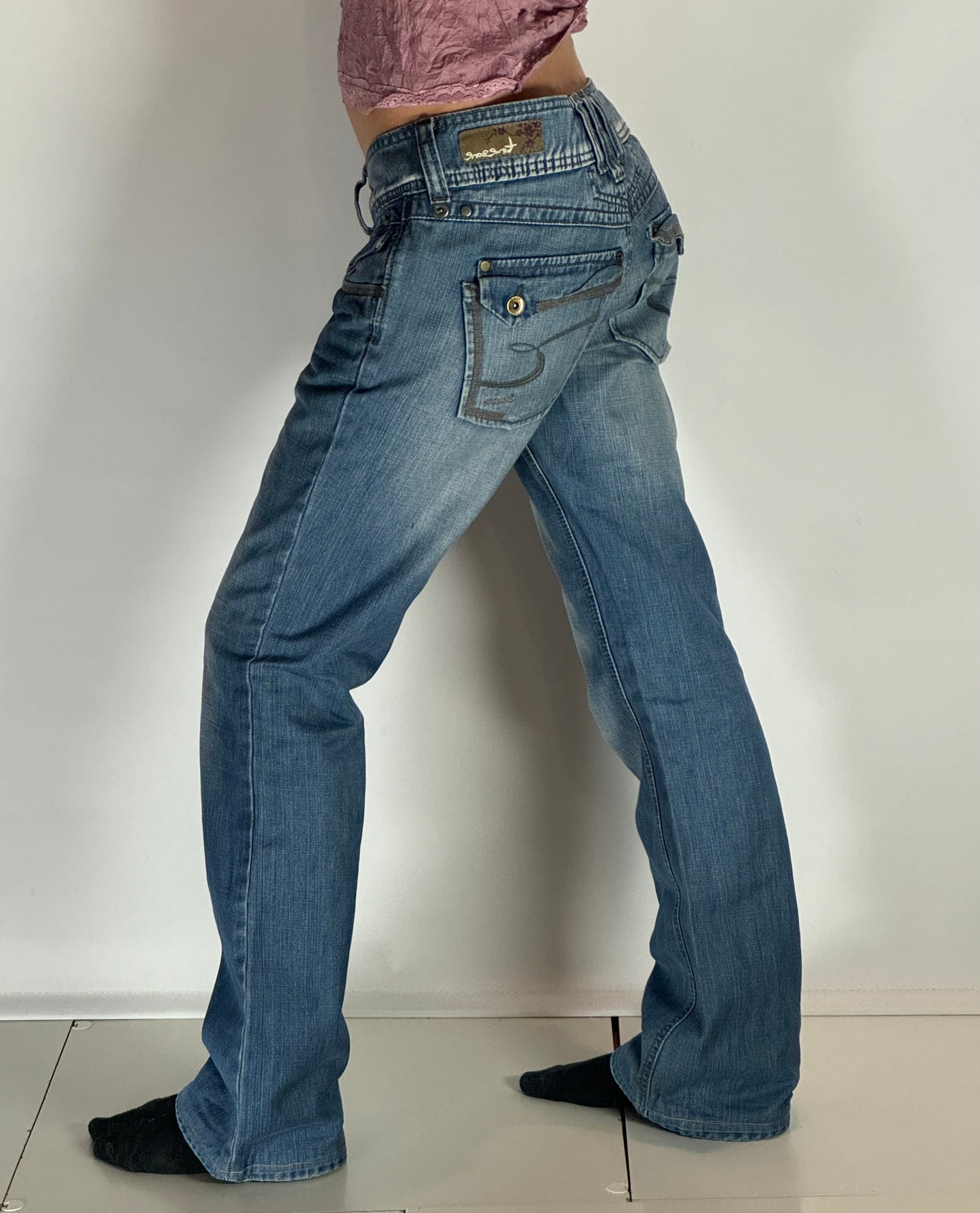 Lågmidjade jeans–stl: M