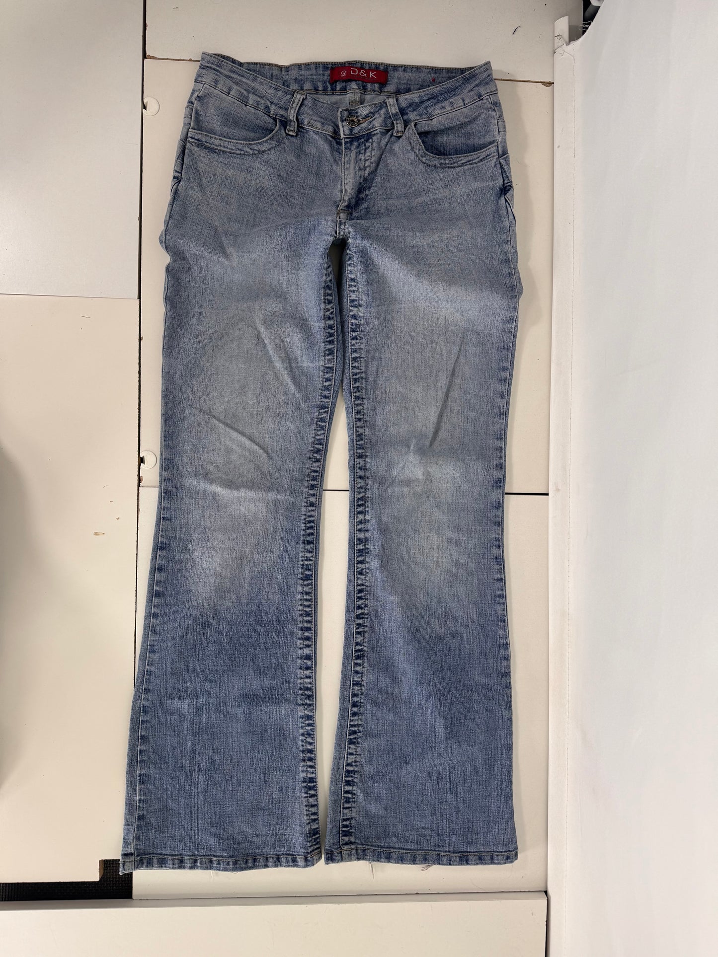 Utsvängda jeans stl: M