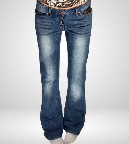 Utsvängda jeans–stl: S