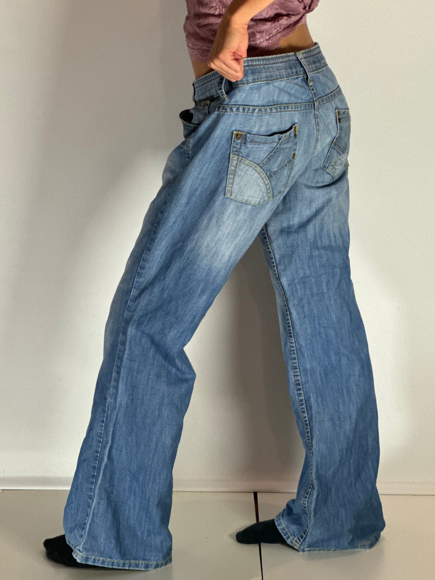 Lågmidjade jeans–stl: L