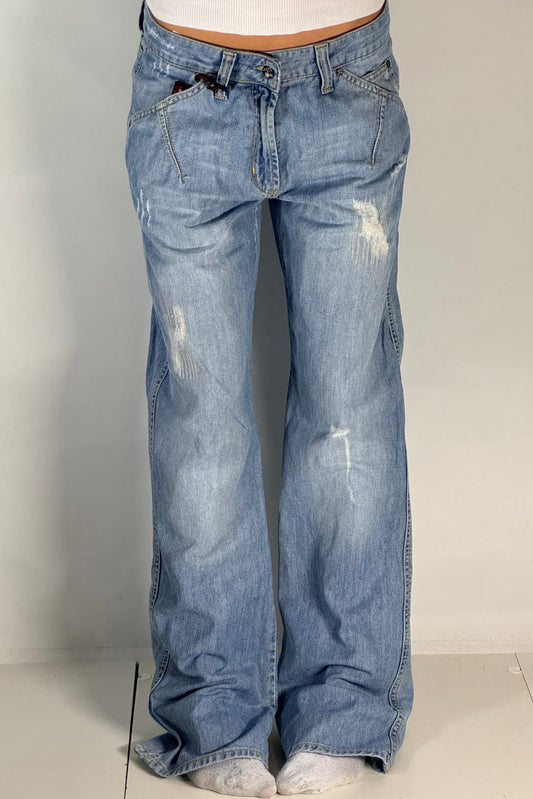 Utsvängda jeans stl: M