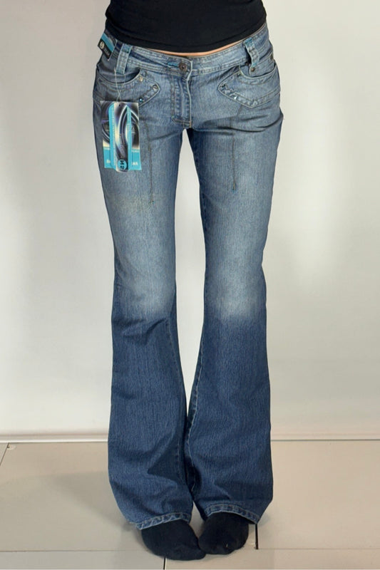 Utsvängda jeans–stl: S