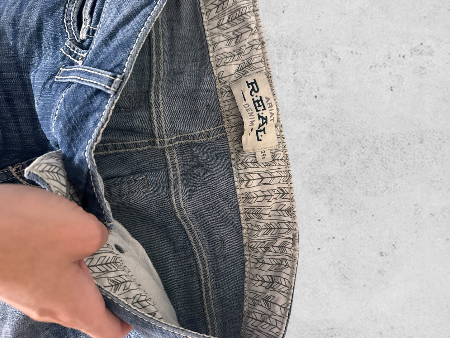 Utsvängda jeans stl: M