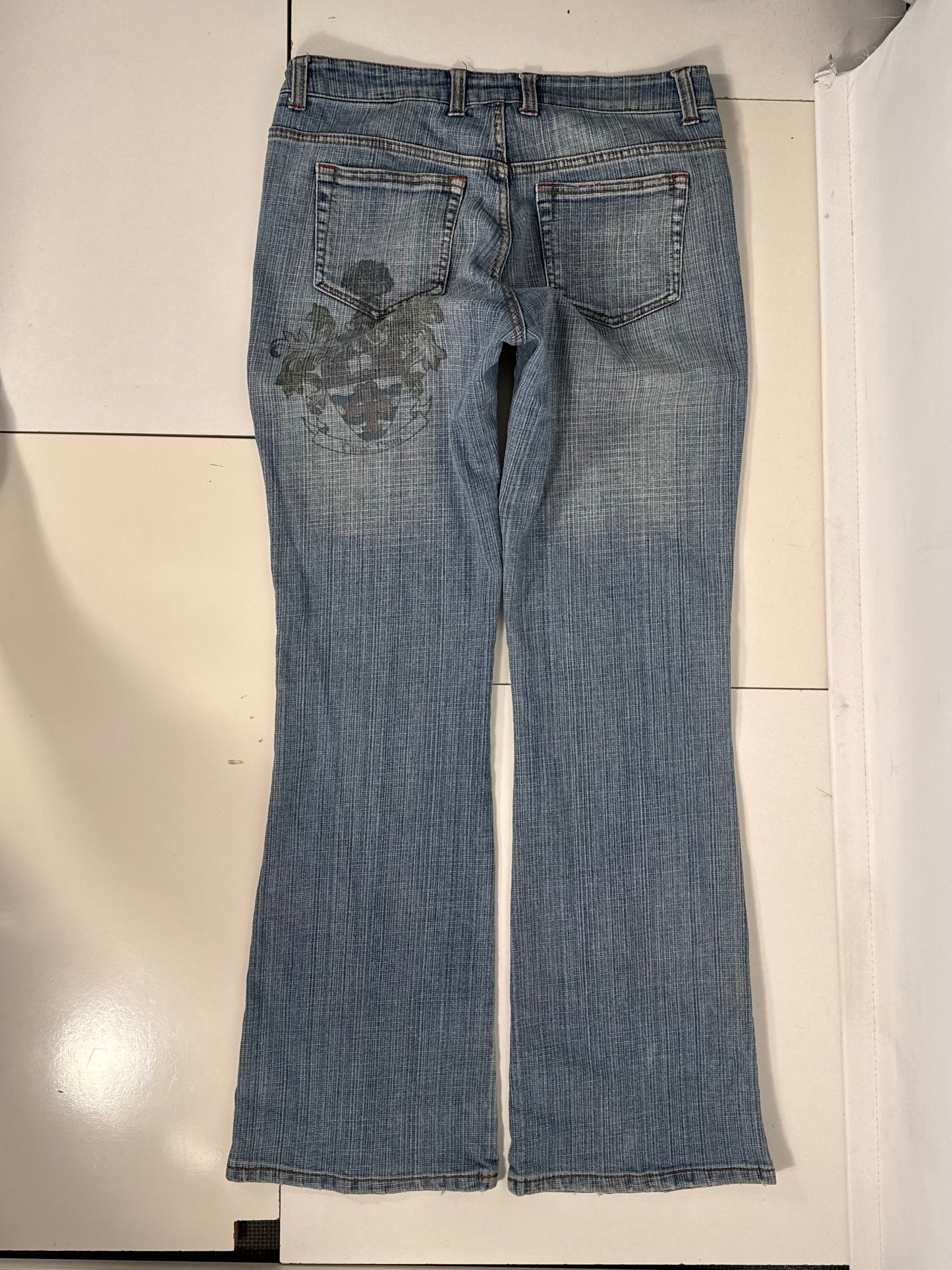 Utsvängda jeans stl: S