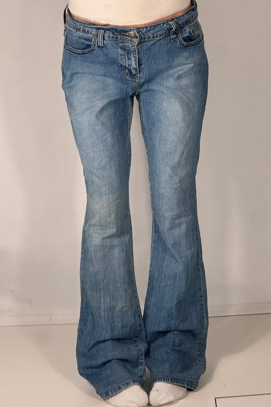 Utsvingte jeans str: M