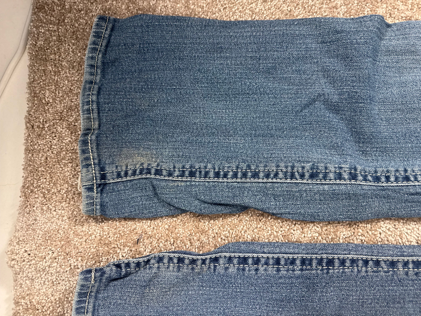 Utsvängda jeans stl: M