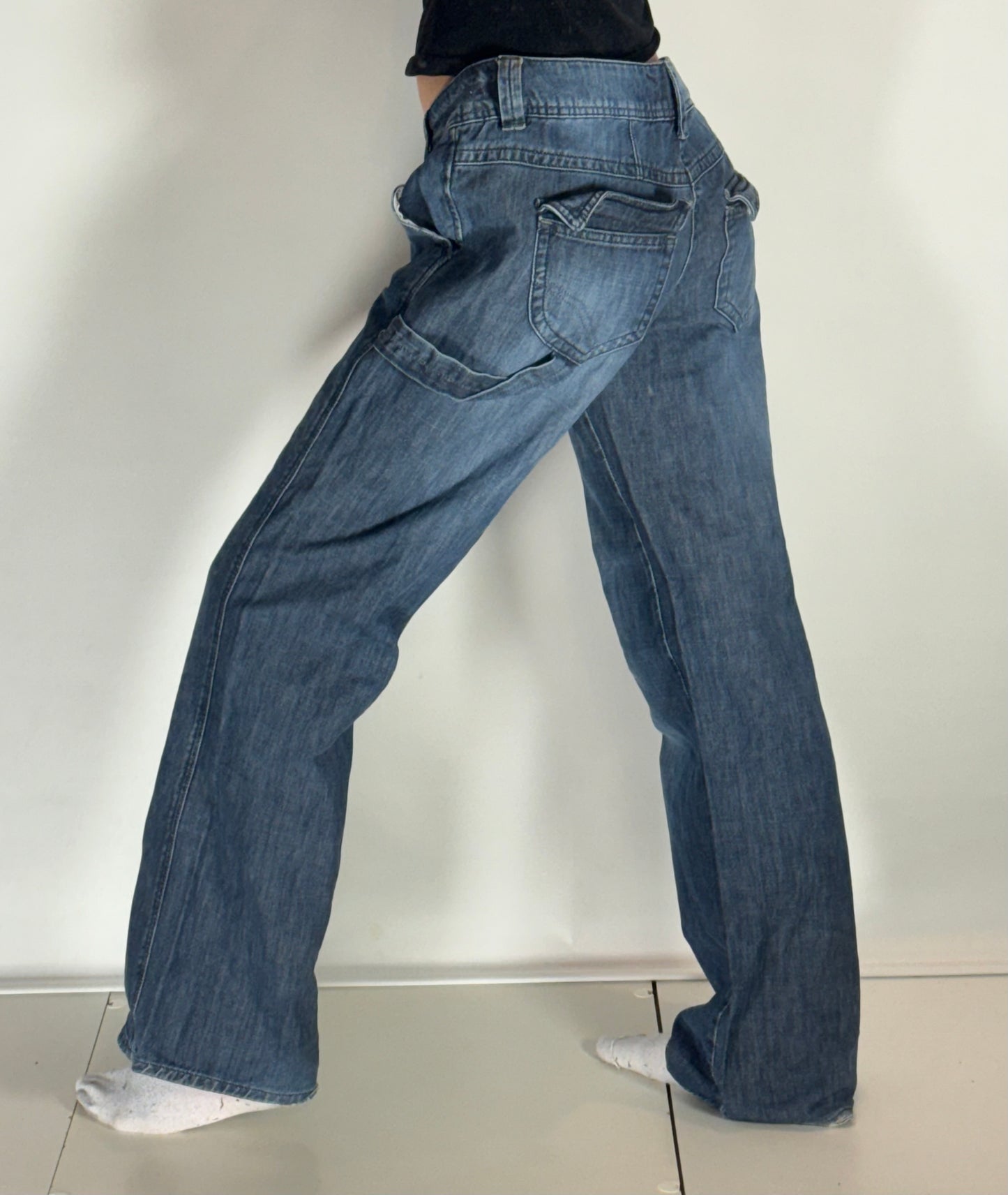 Utsvängda jeans–stl: M