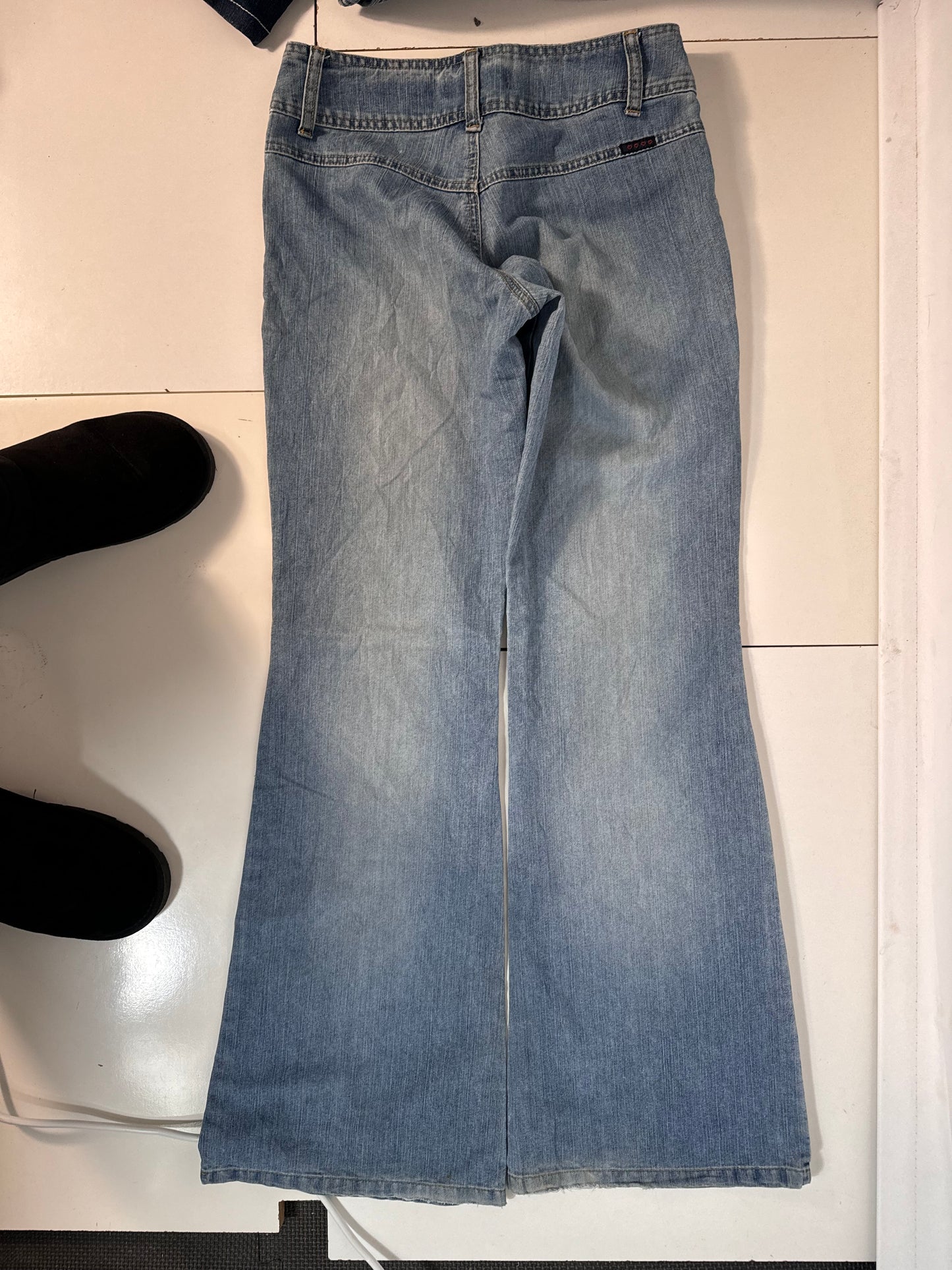Utsvängda jeans stl: S