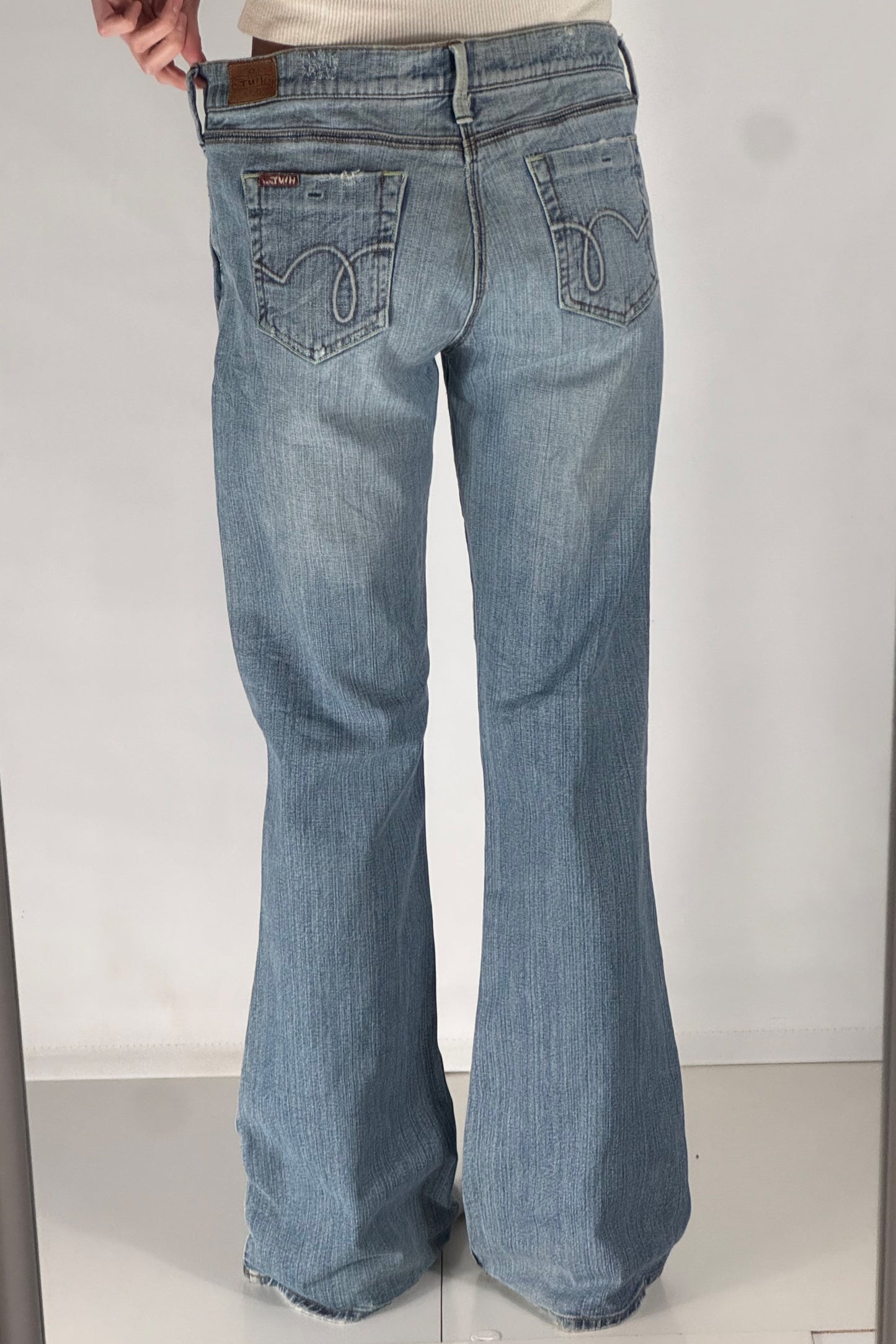 Utsvängda jeans stl: M