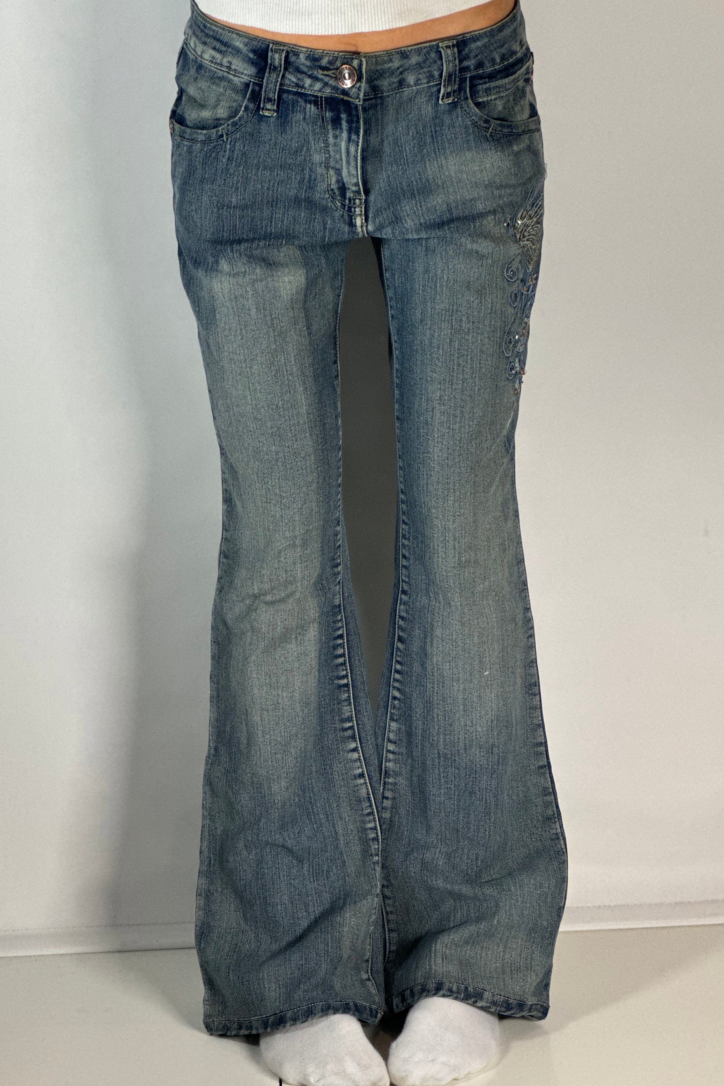 Utsvängda jeans stl: M