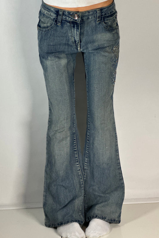 Utsvängda jeans stl: M