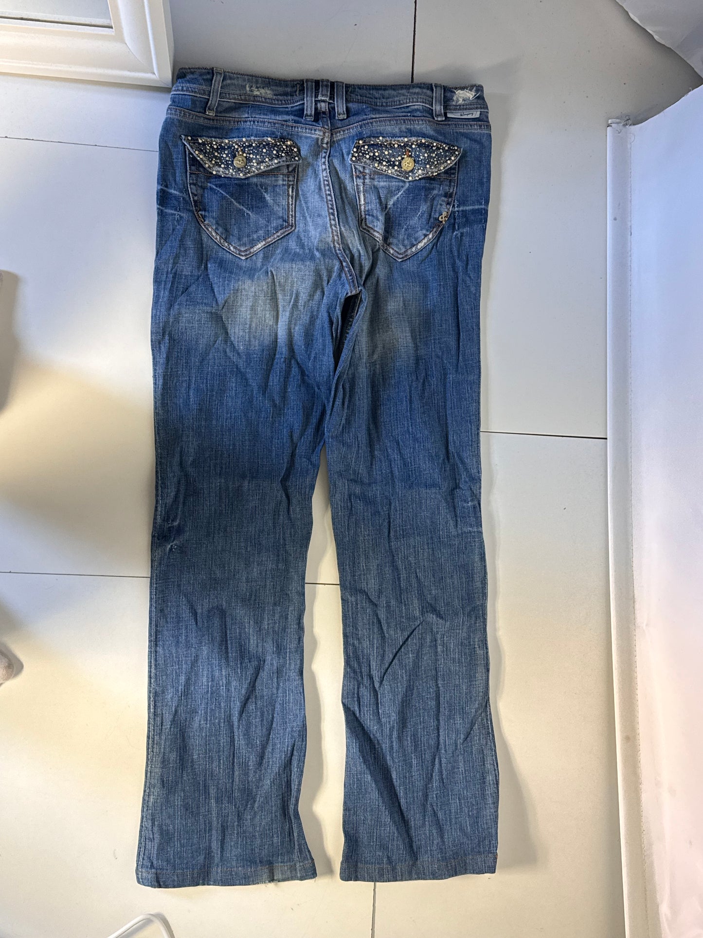 Utsvängda jeans stl: M