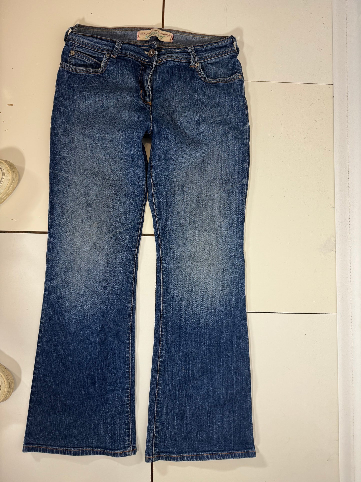 Utsvängda jeans stl: M