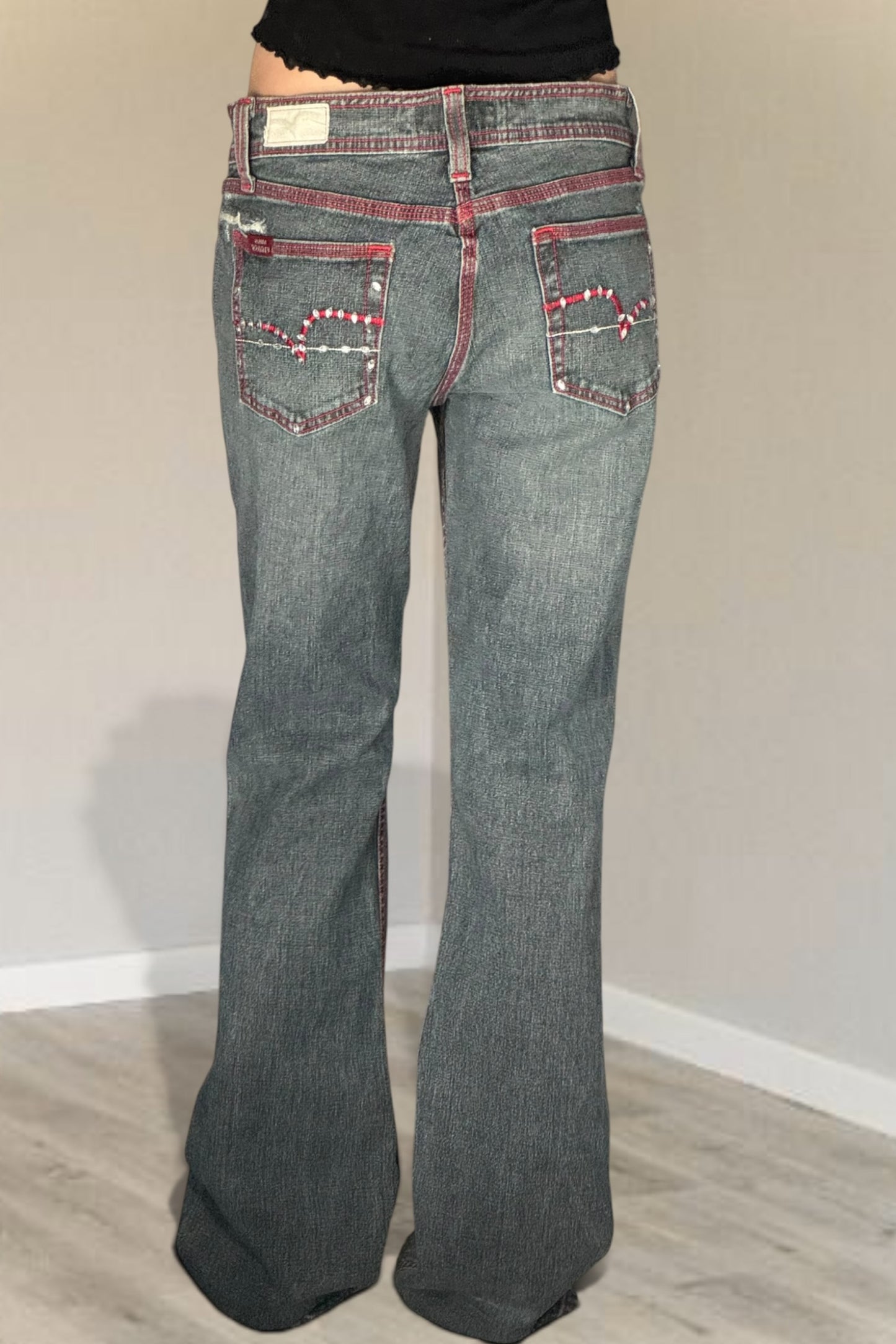 Utsvängda jeans stl: M