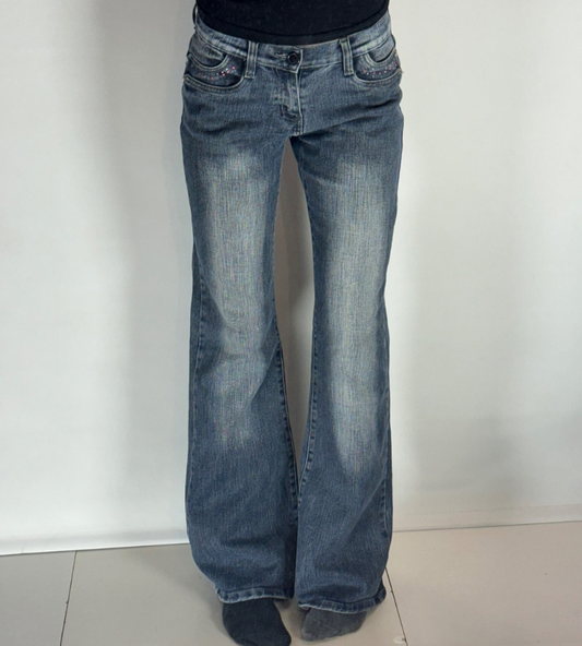 Utsvängda jeans–stl: S