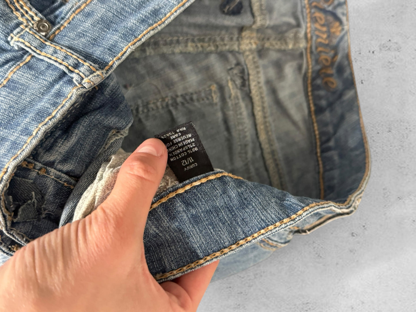 Utsvängda jeans stl: M