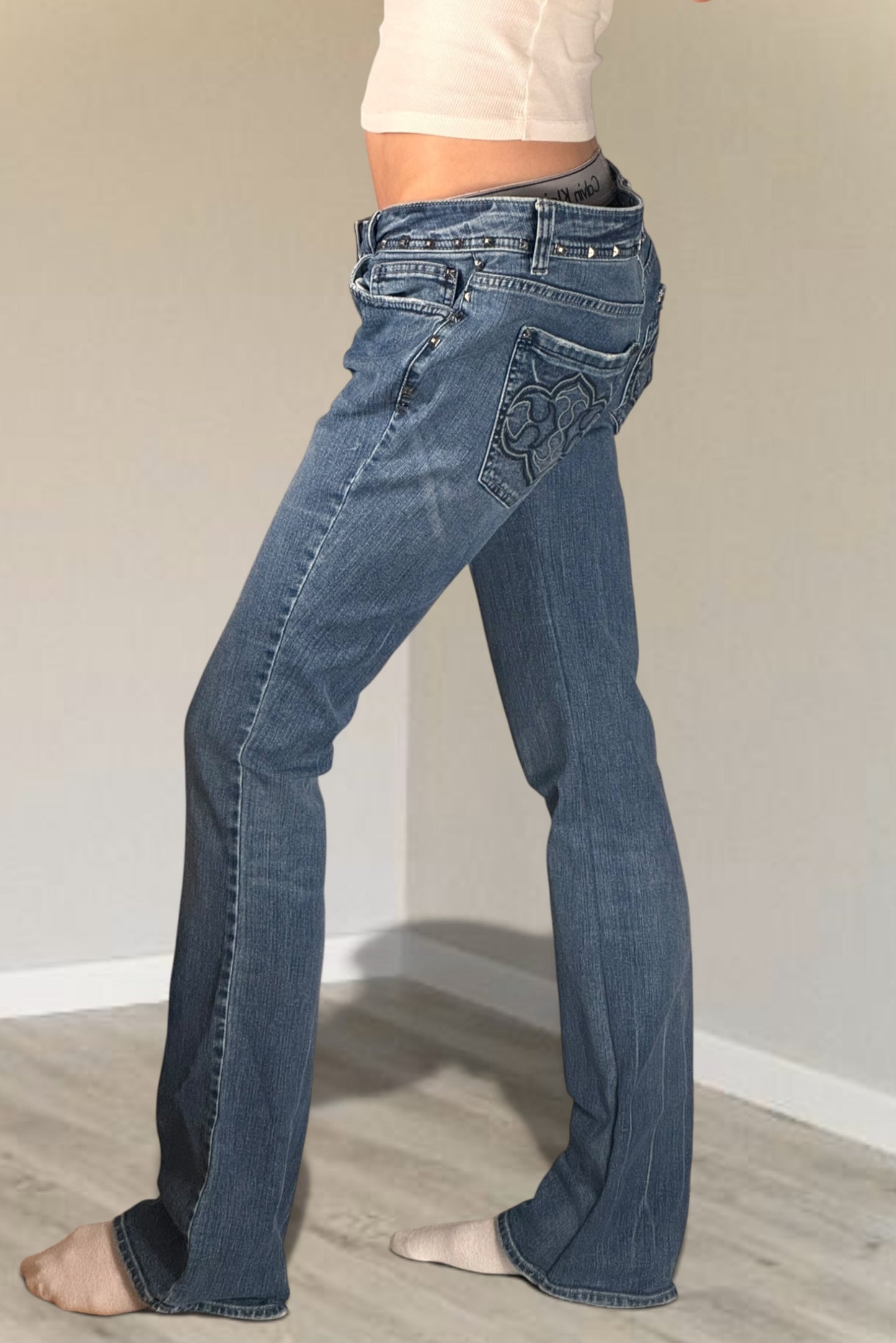 Low-rise jeans size: M