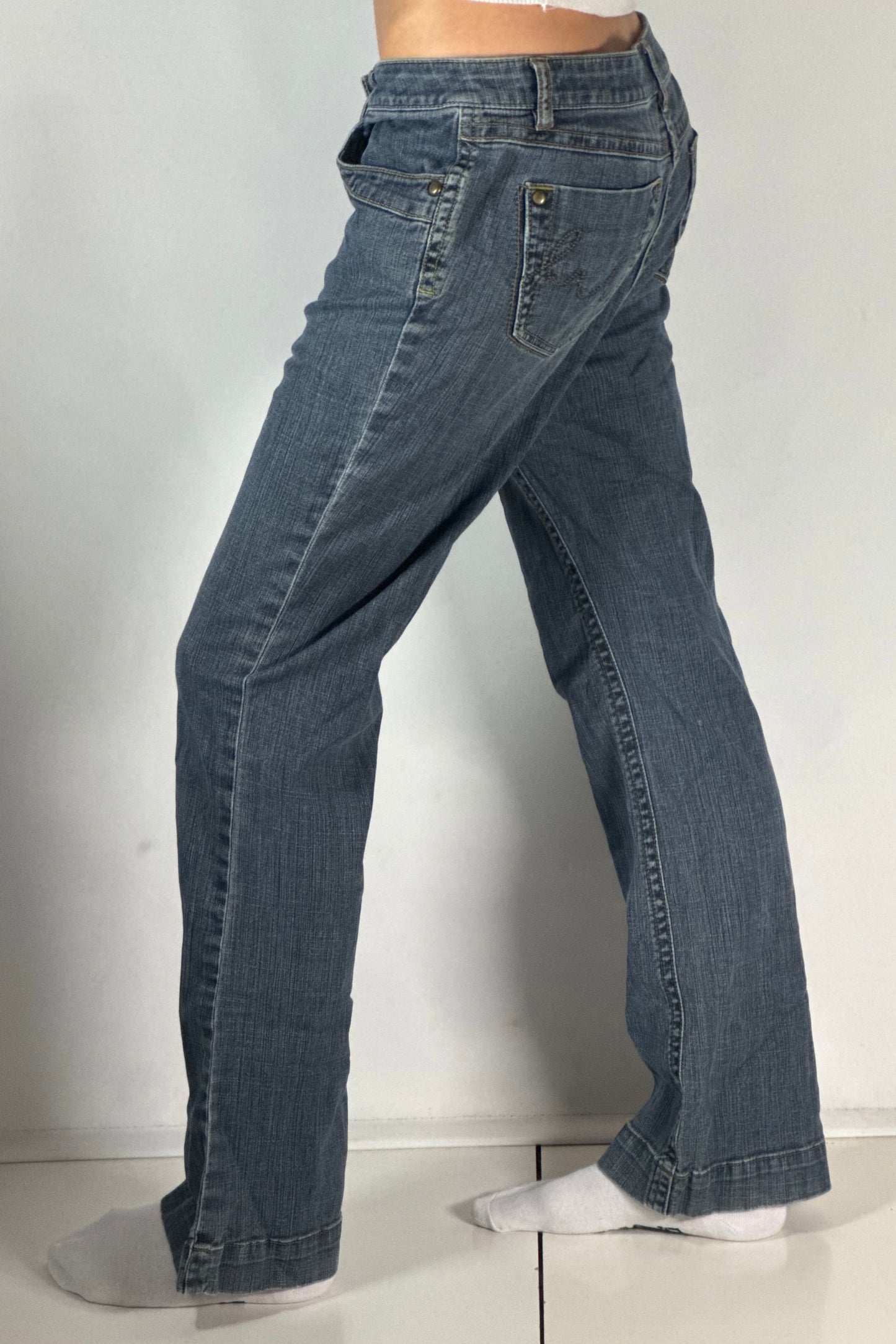 Utsvängda jeans stl: S