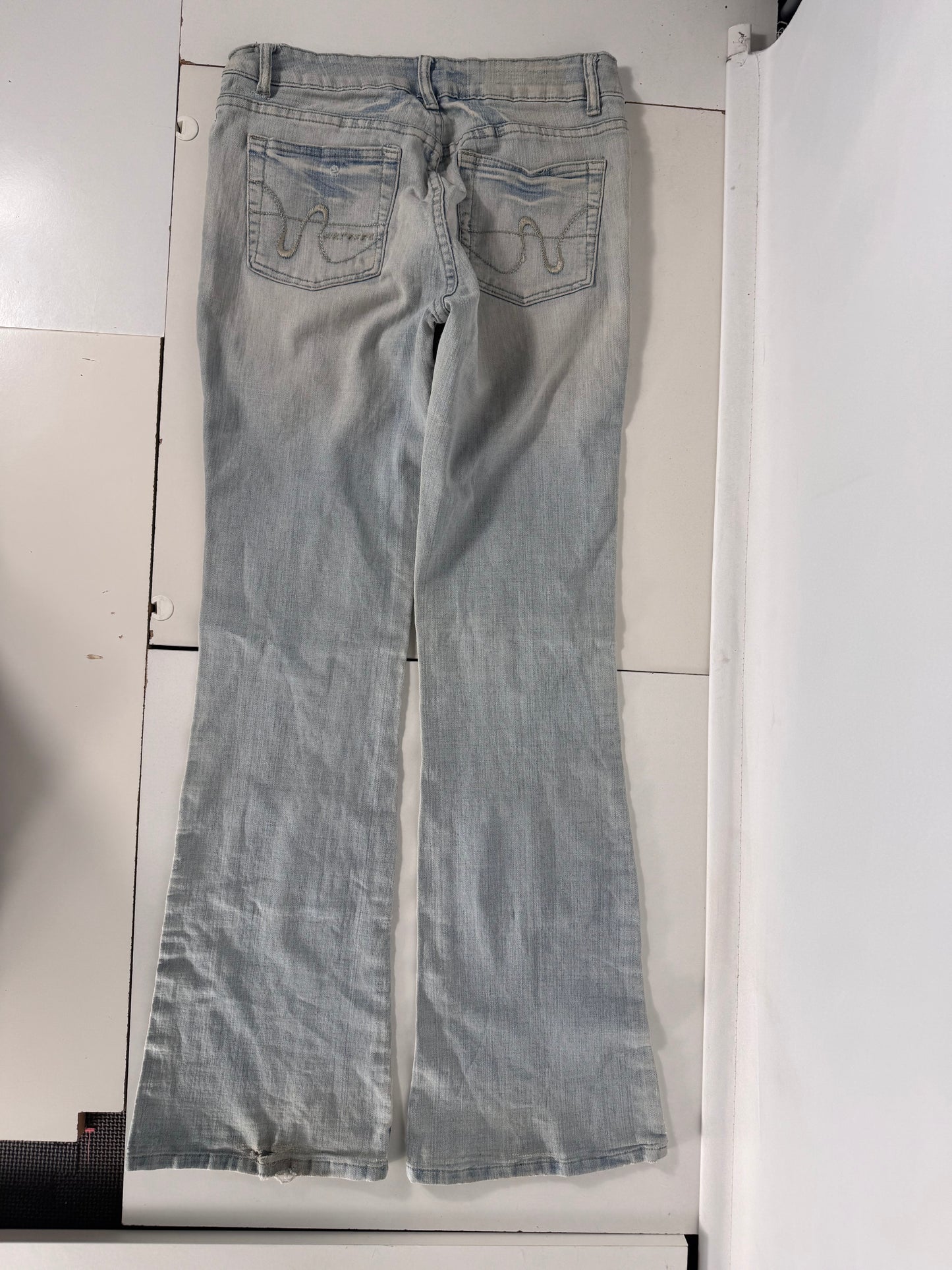 Utsvängda jeans stl: S