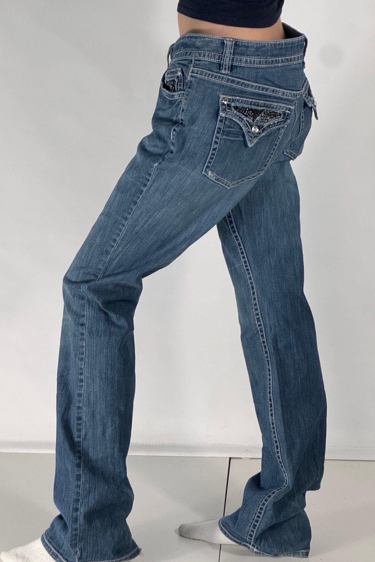 Utsvängda jeans stl: M