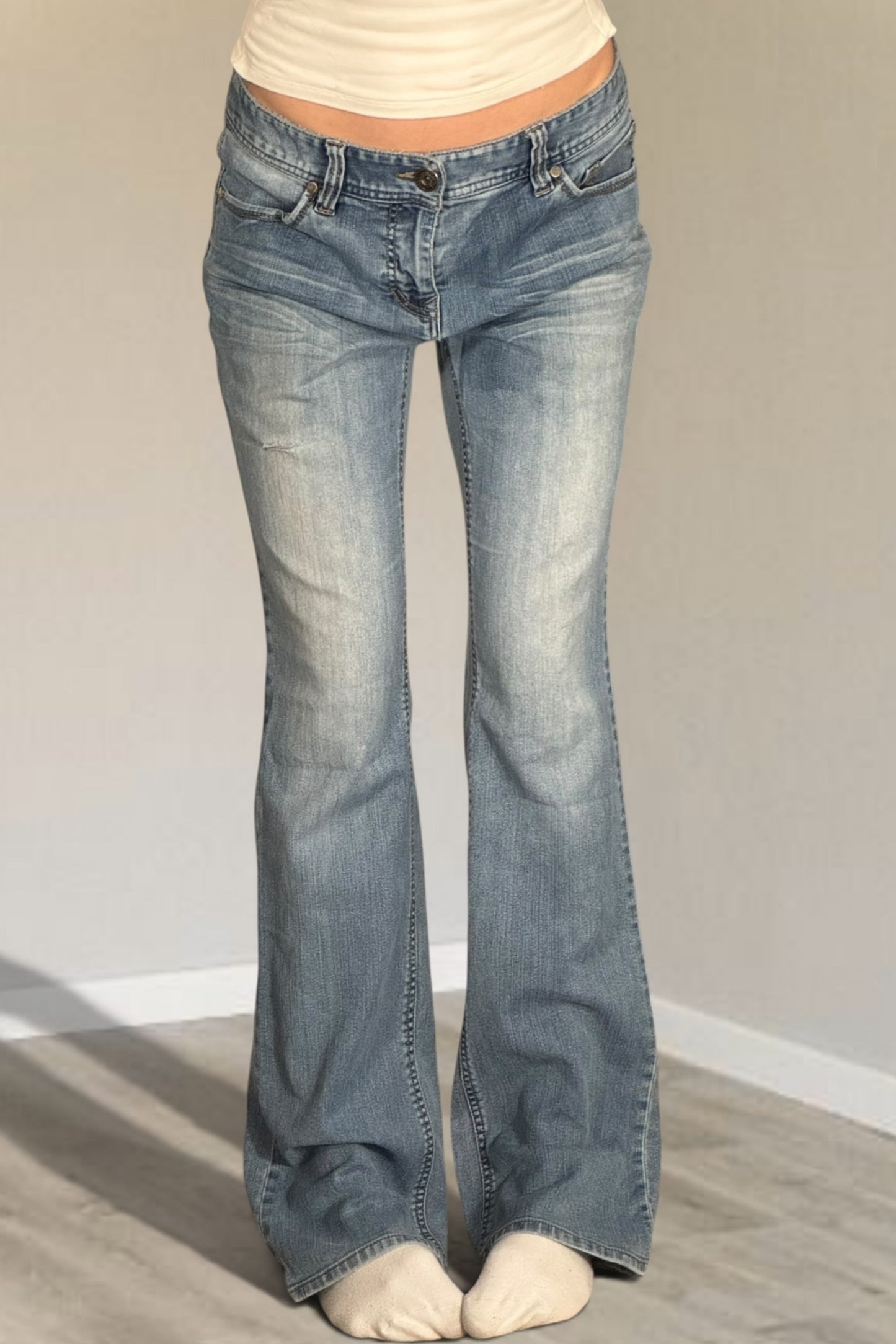 Utsvängda jeans stl: M
